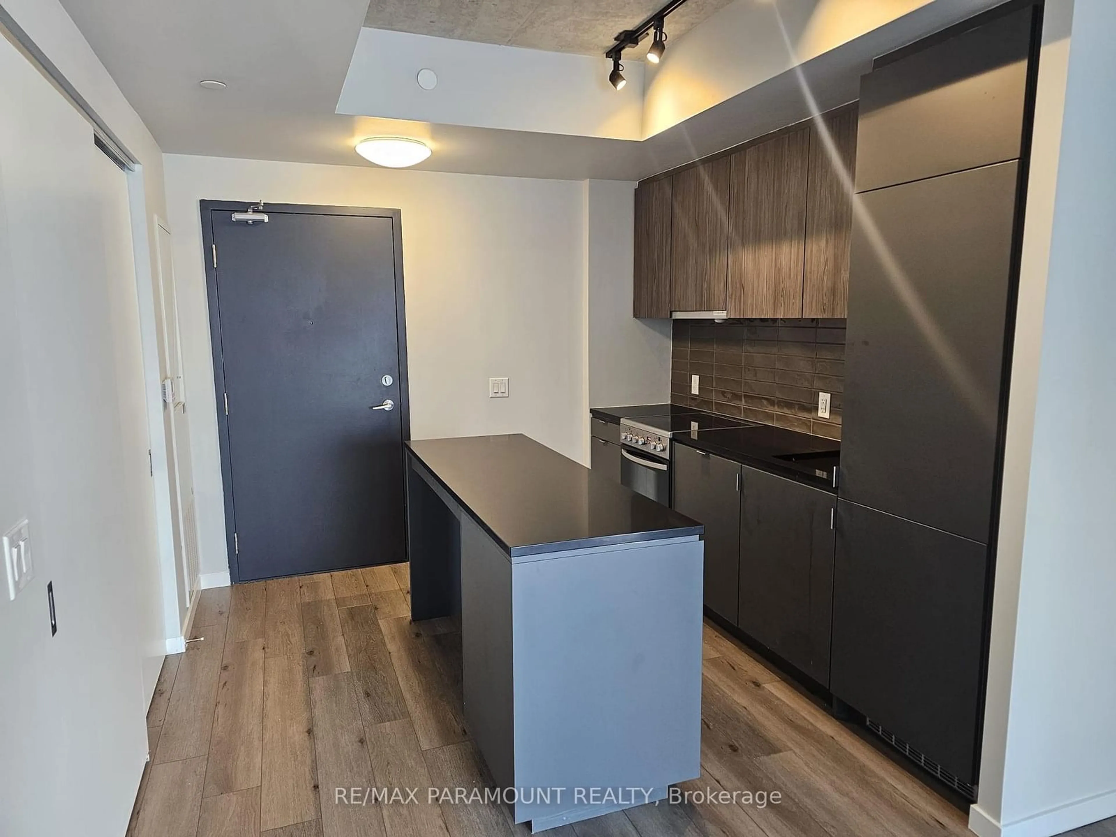 Standard kitchen, wood/laminate floor for 7 Smith Cres #327, Toronto Ontario M8Z 0G3