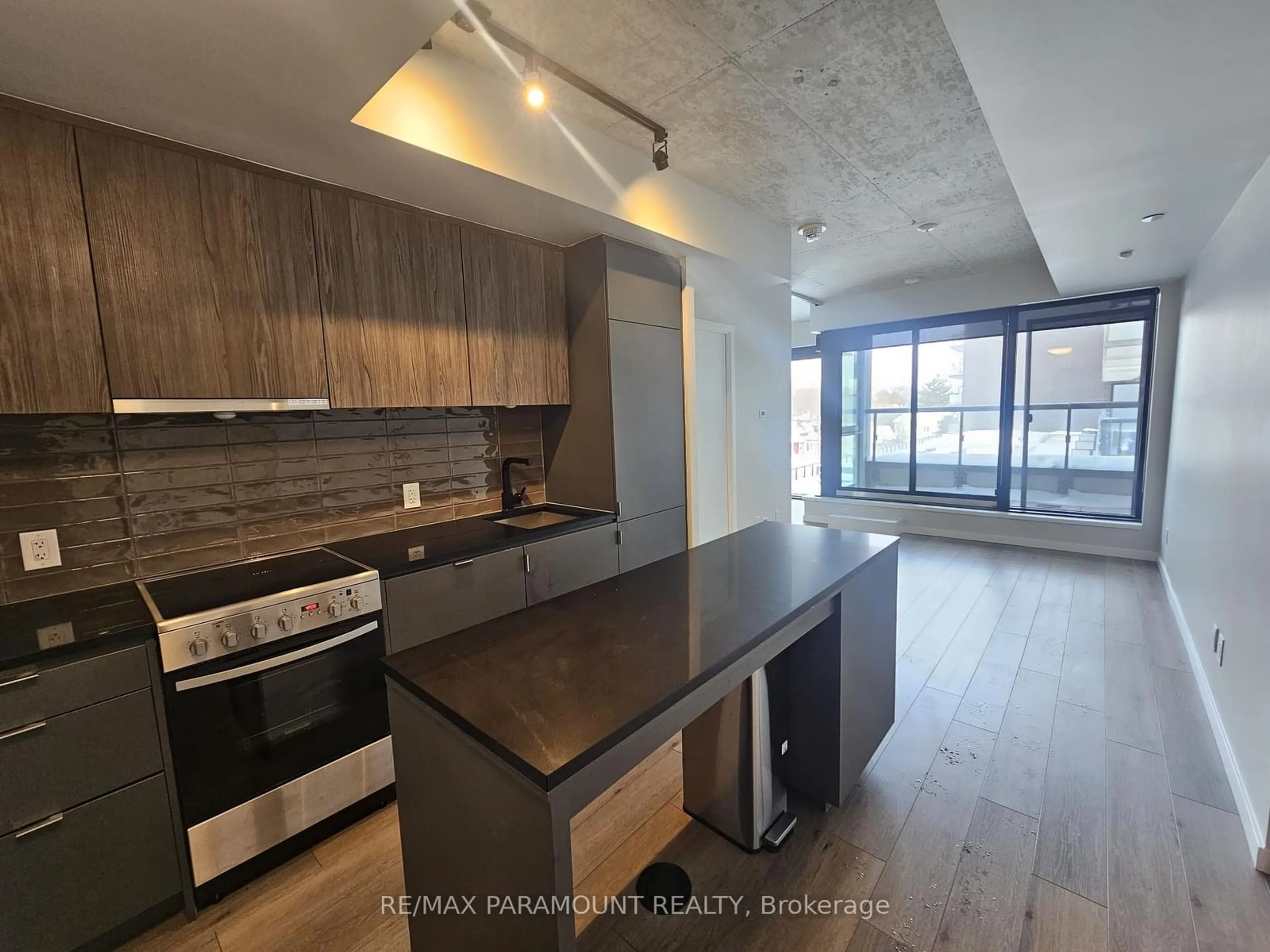 Open concept kitchen, wood/laminate floor for 7 Smith Cres #327, Toronto Ontario M8Z 0G3