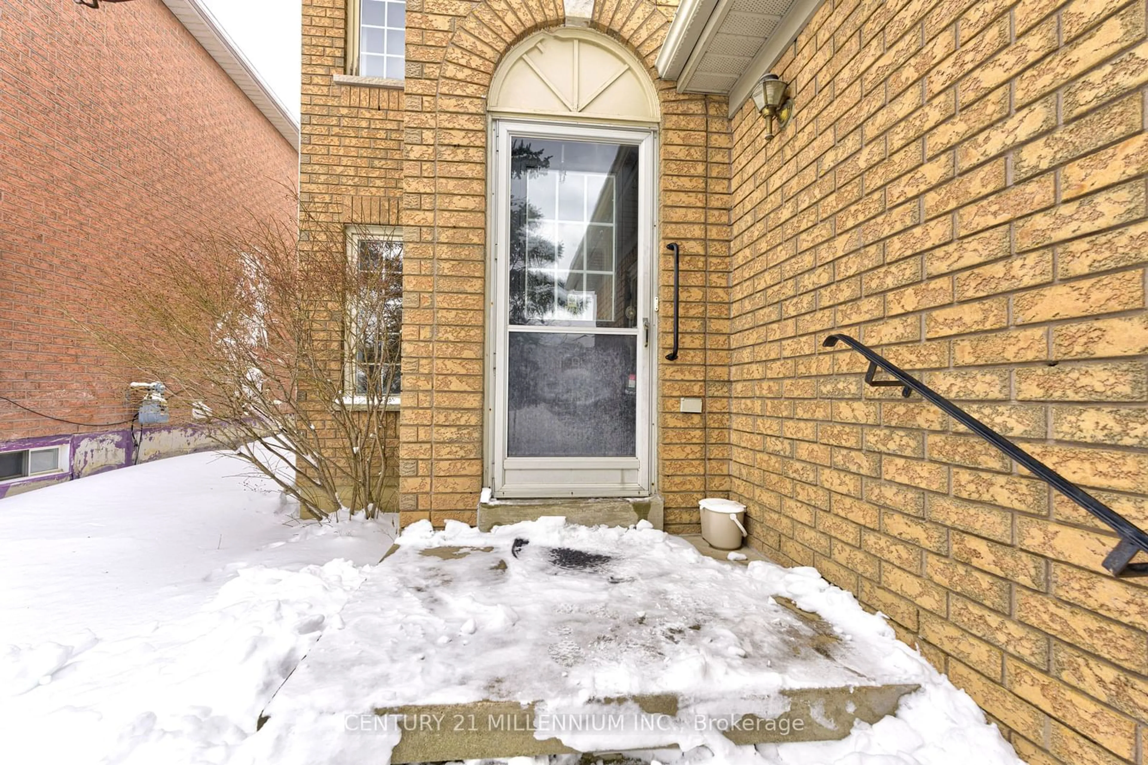 Indoor entryway for 55 Wildberry Cres, Brampton Ontario L6R 1J9