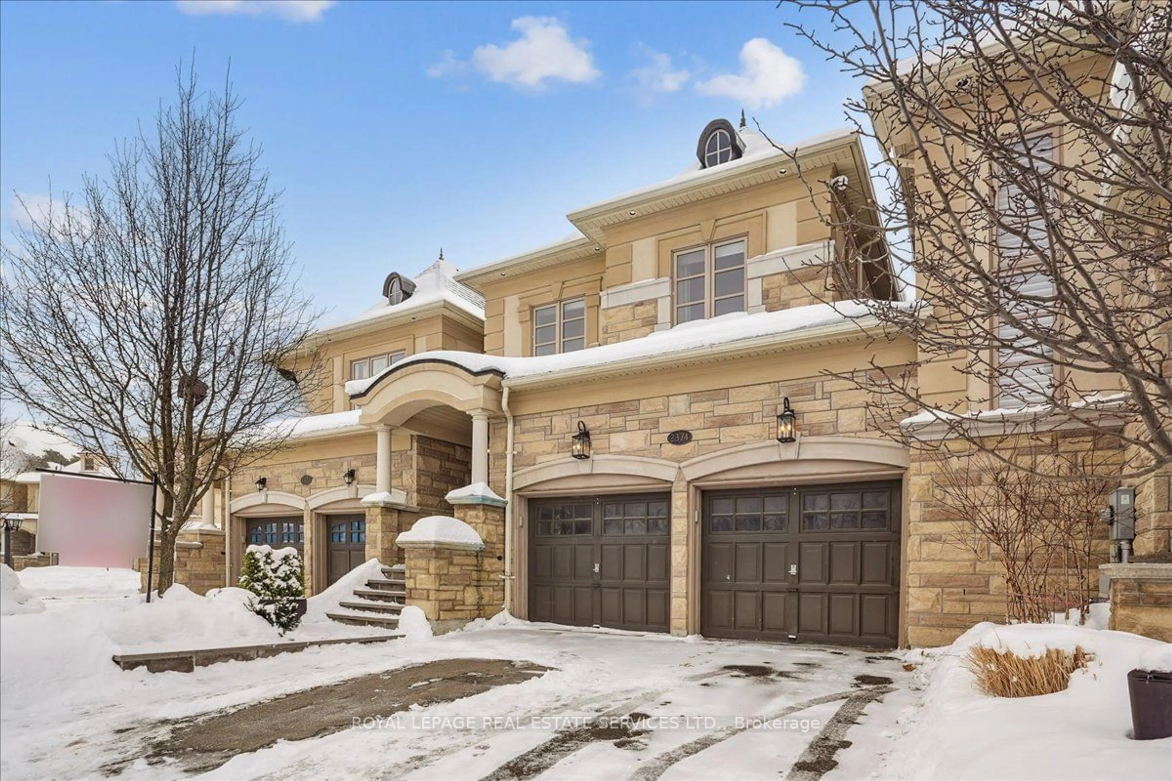 Home with brick exterior material, street for 2374 Chateau Common, Oakville Ontario L6M 0S1