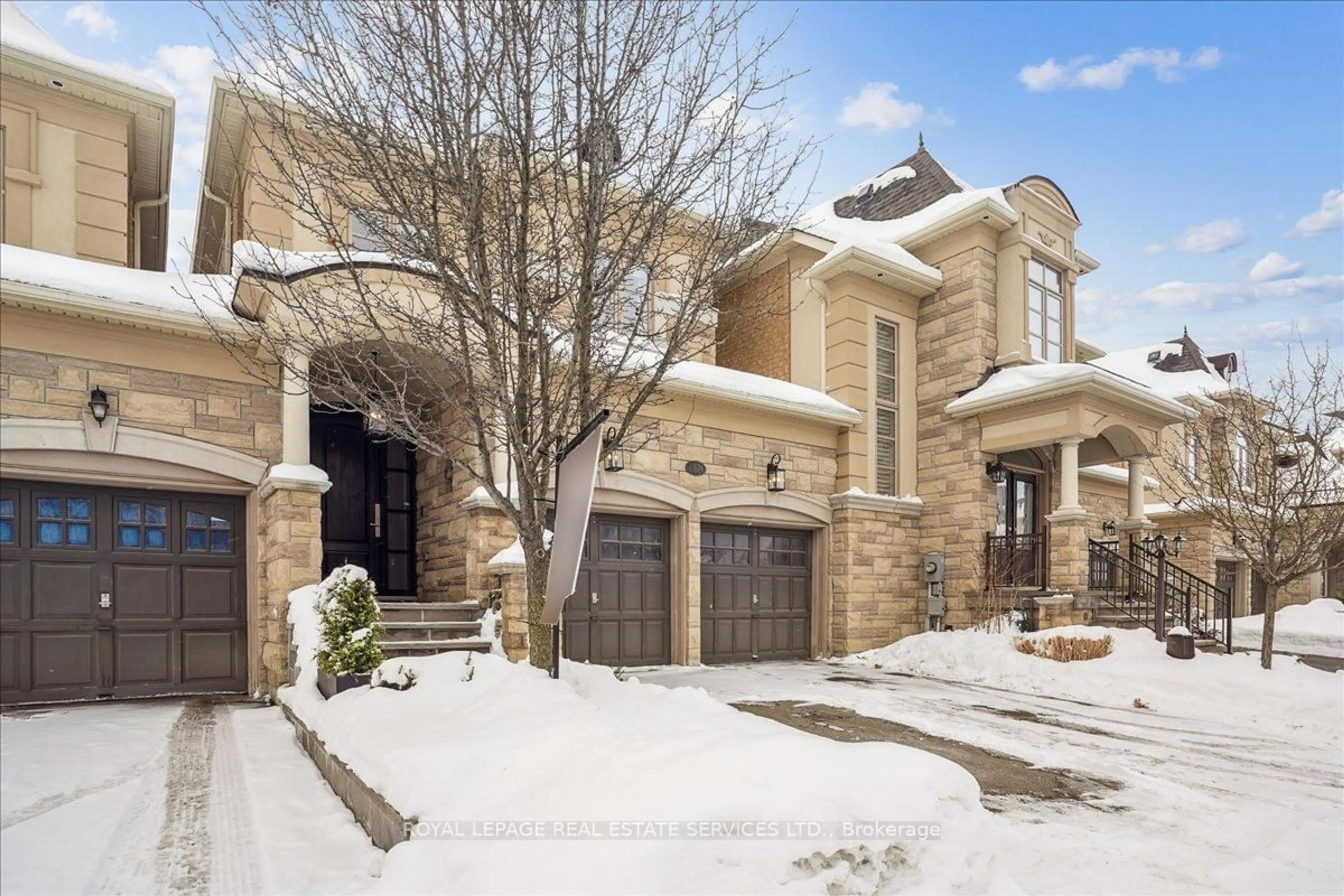 Home with brick exterior material, street for 2374 Chateau Common, Oakville Ontario L6M 0S1