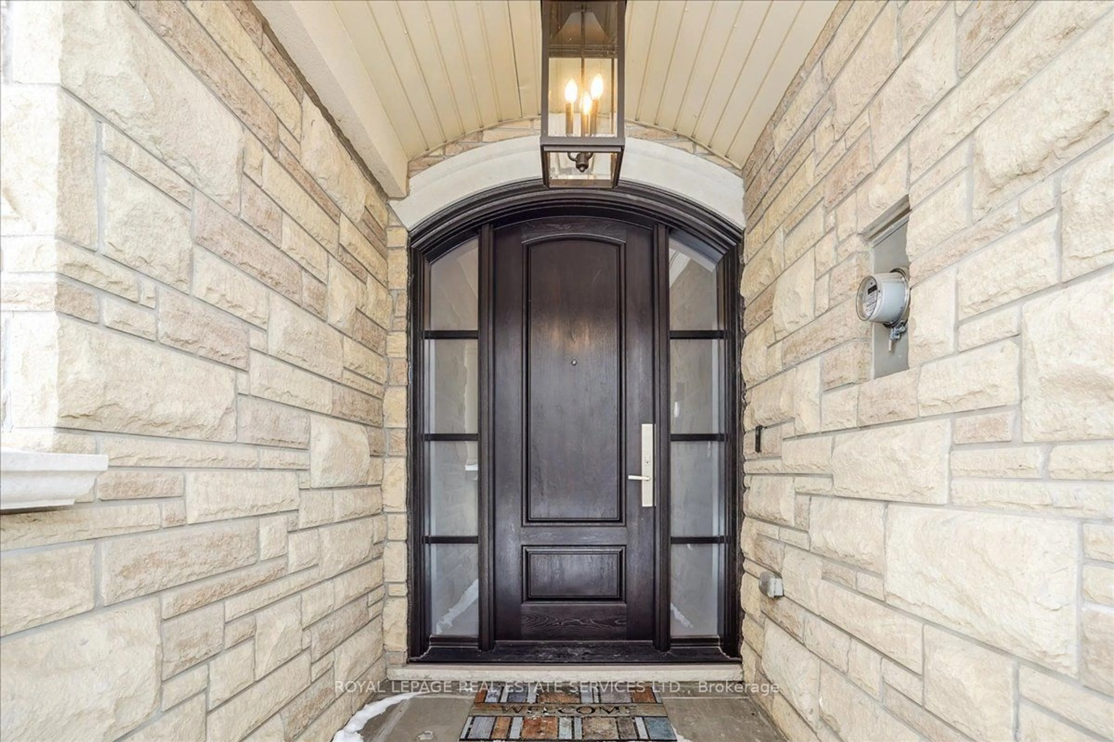 Indoor entryway for 2374 Chateau Common, Oakville Ontario L6M 0S1