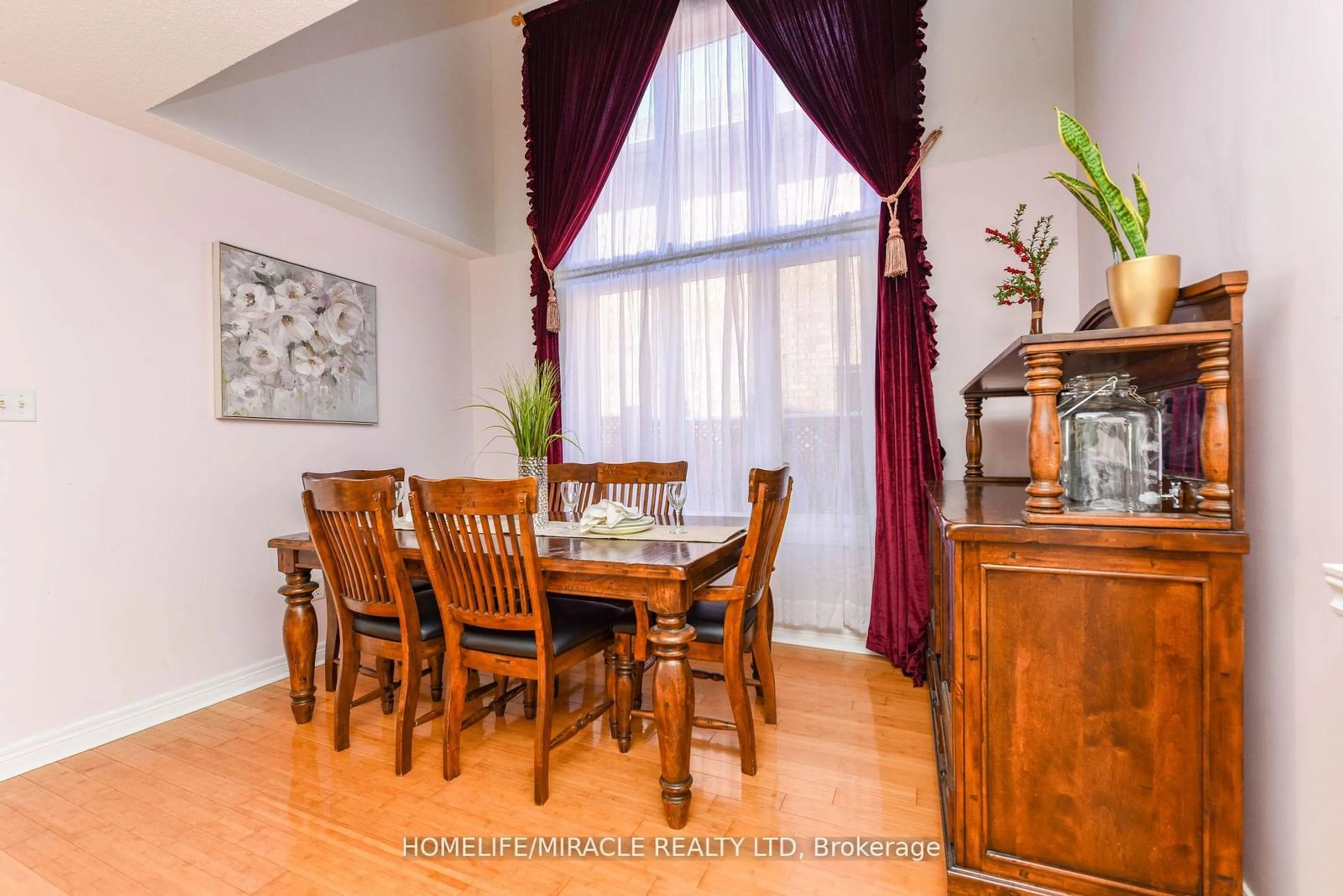 Dining room, wood/laminate floor for 322 Ellwood Dr, Caledon Ontario L7E 2G9