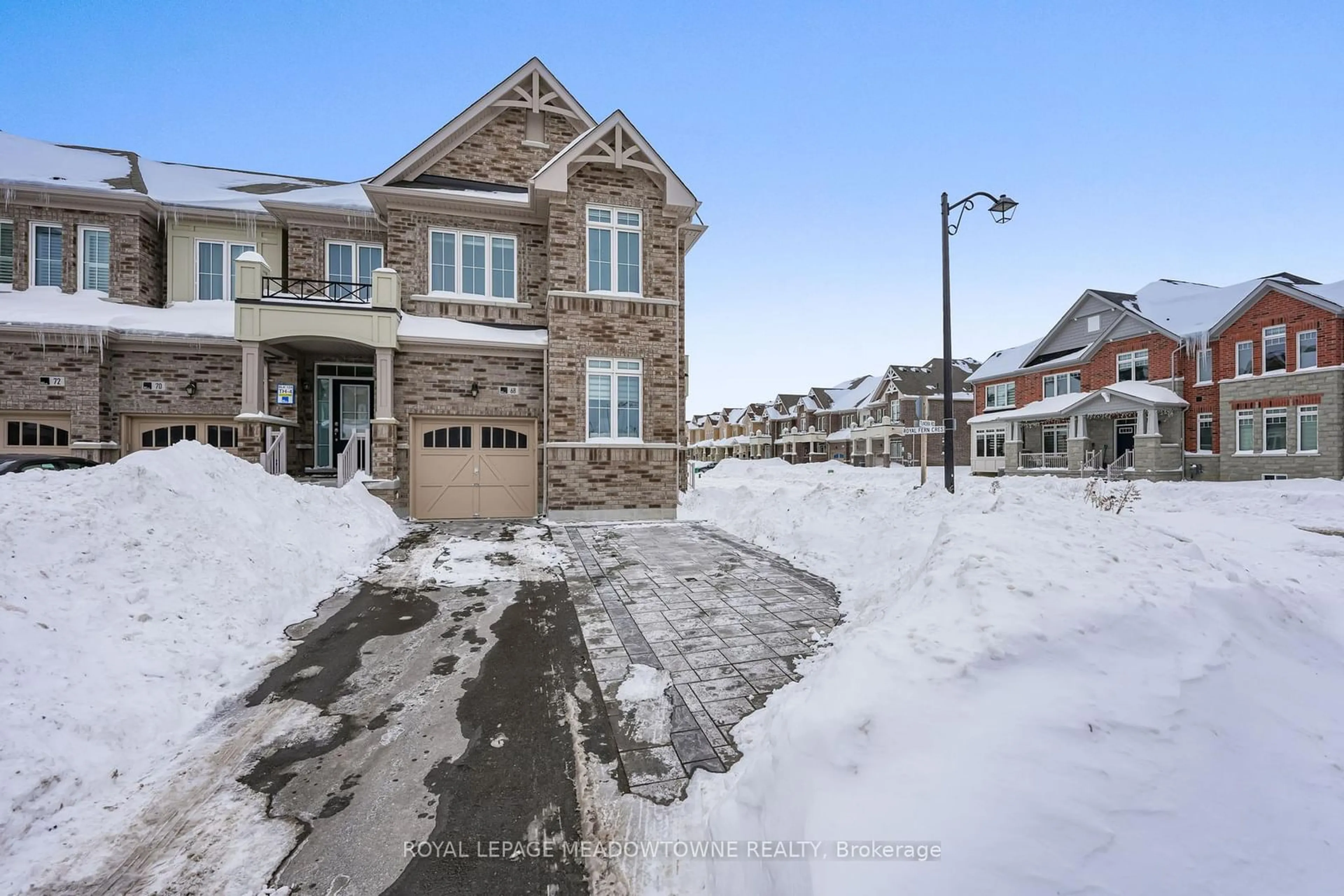 A pic from outside/outdoor area/front of a property/back of a property/a pic from drone, street for 68 Tundra Rd, Caledon Ontario L7C 4G9