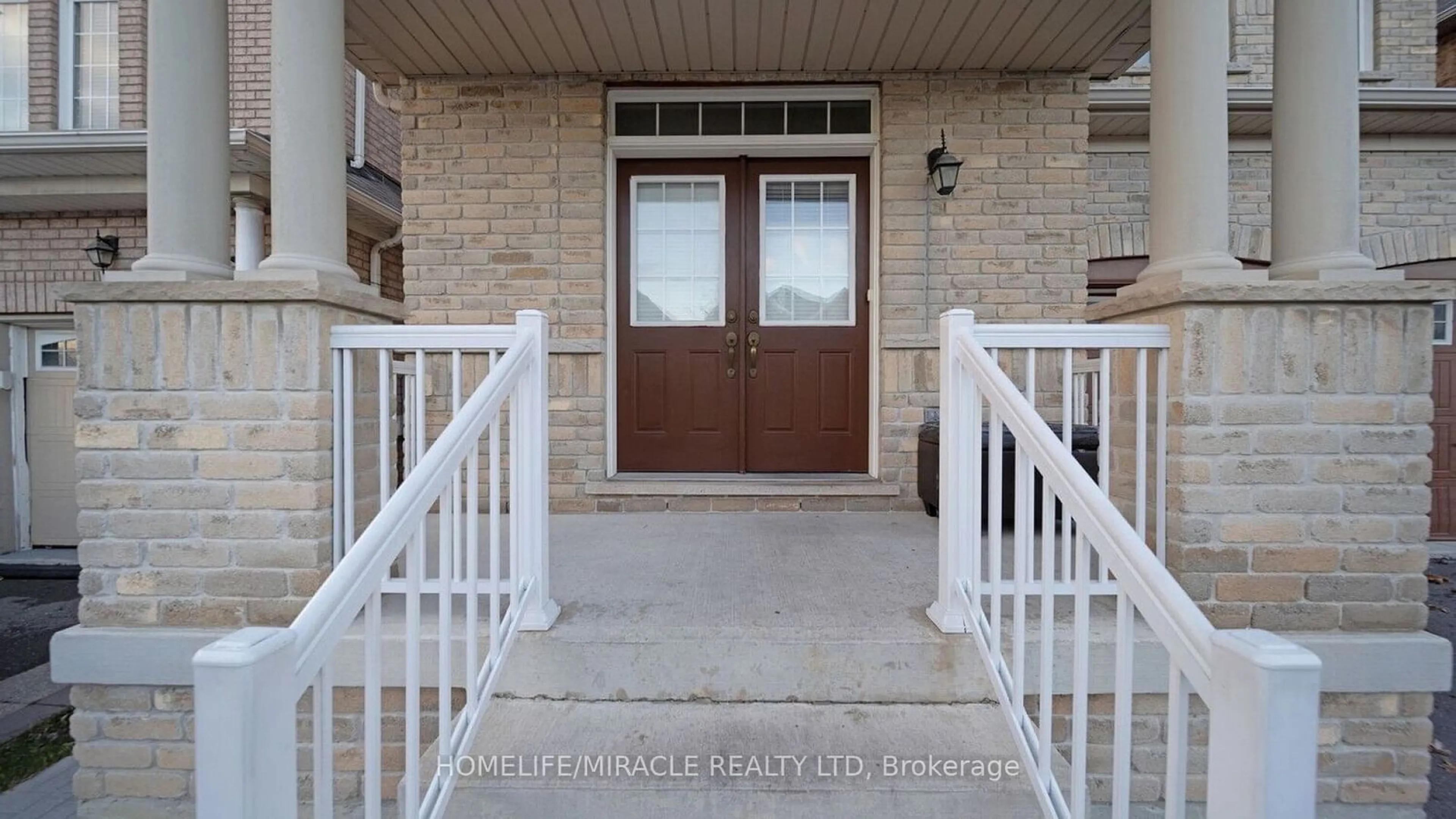 Indoor entryway for 4 FOSSIL St, Brampton Ontario L6P 3G6