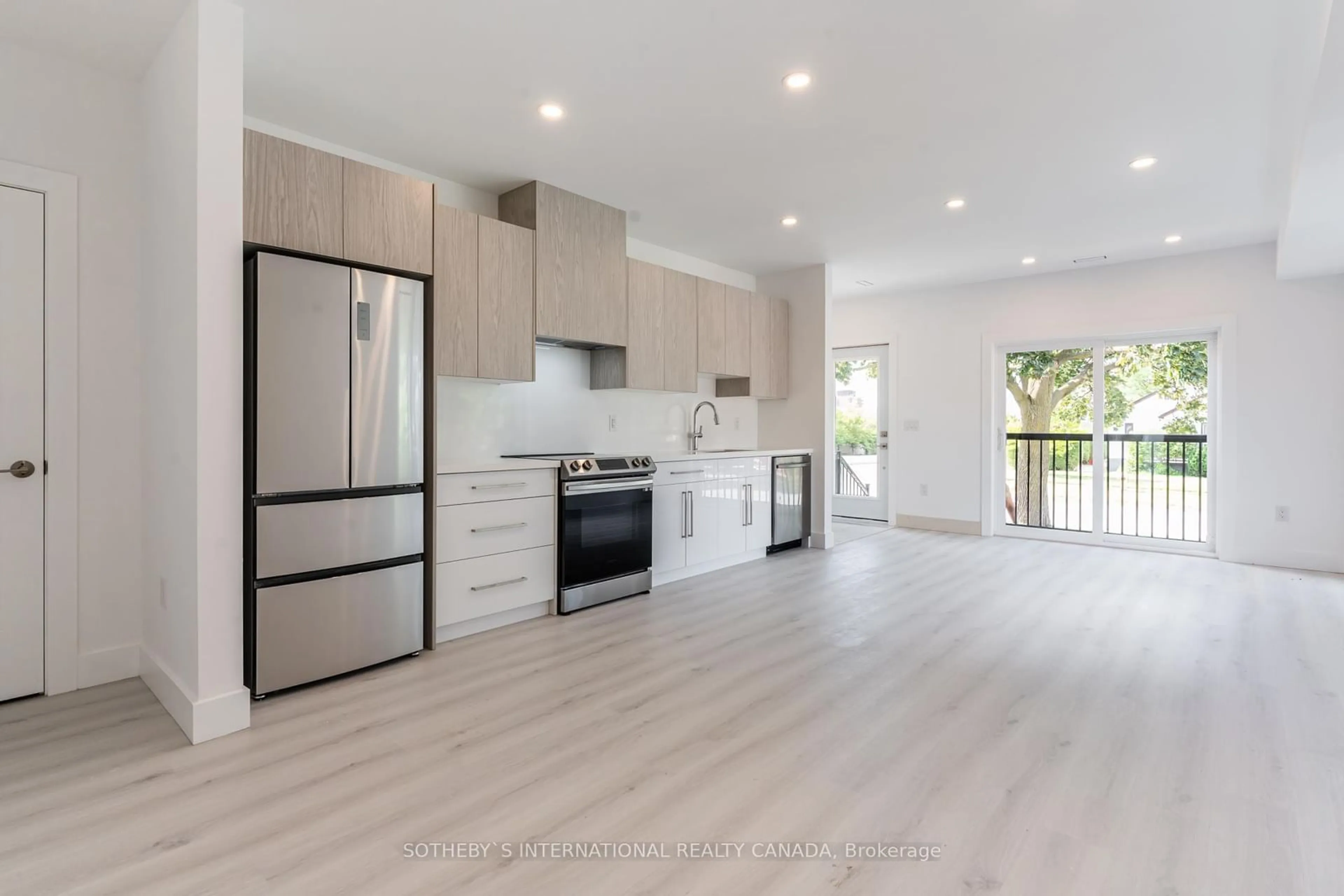 Open concept kitchen, wood/laminate floor for 15 Burrard Rd, Toronto Ontario M9W 3T1