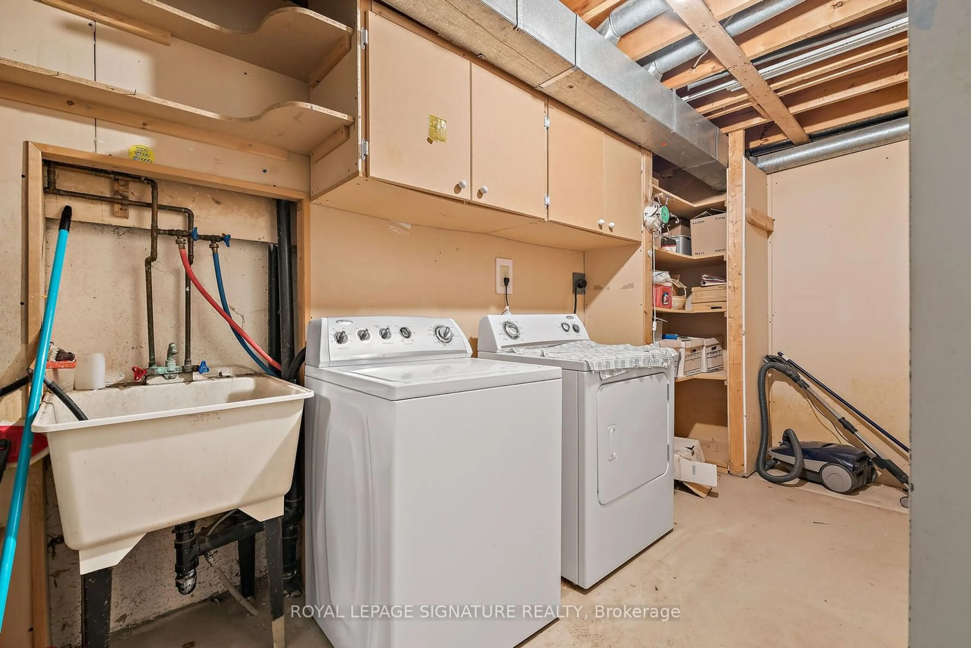 Laundry room for 28 Lindridge Ave, Brampton Ontario L6S 3X1