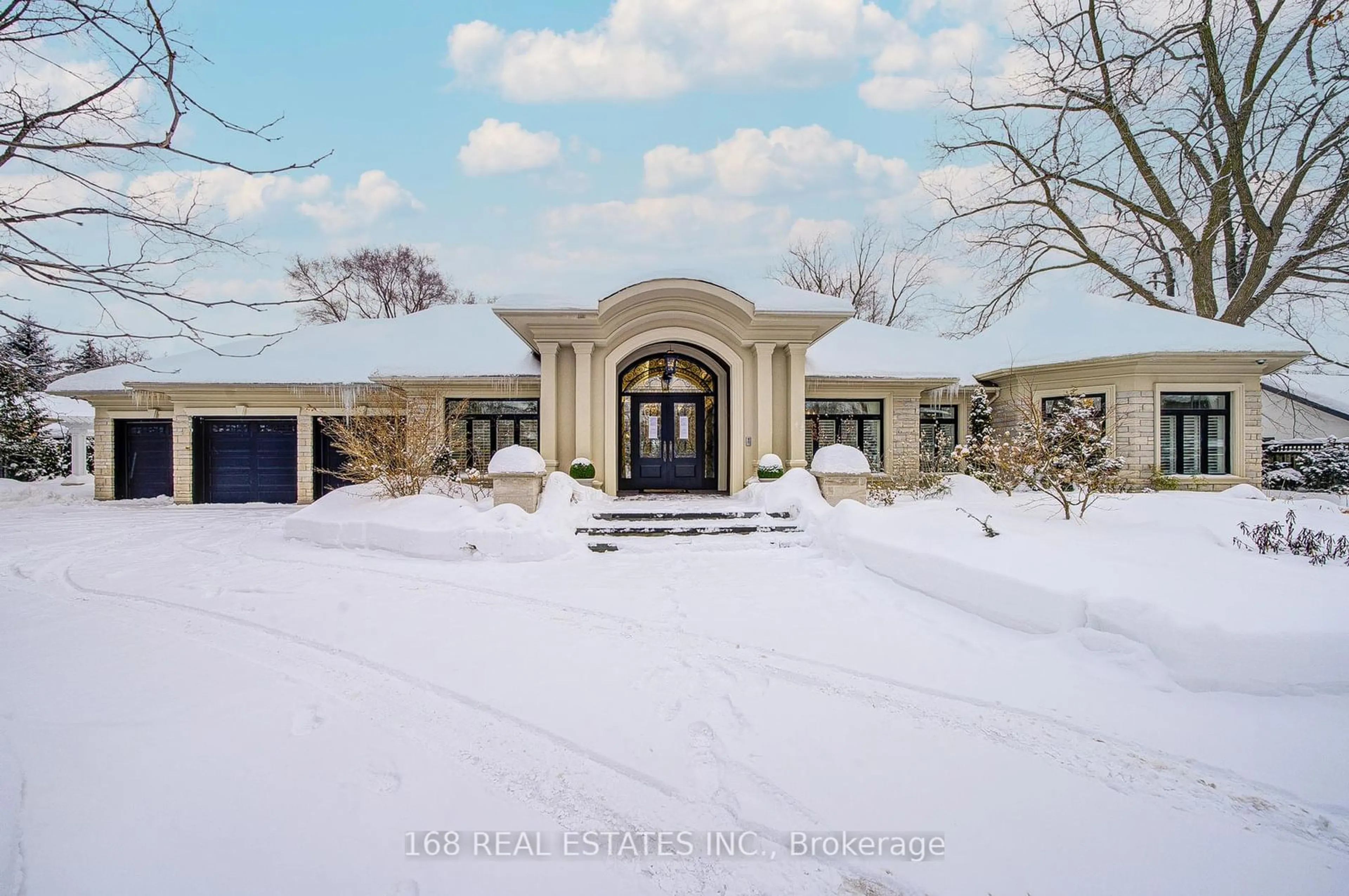 A pic from outside/outdoor area/front of a property/back of a property/a pic from drone, street for 431 Fourth Line, Oakville Ontario L6L 5A5