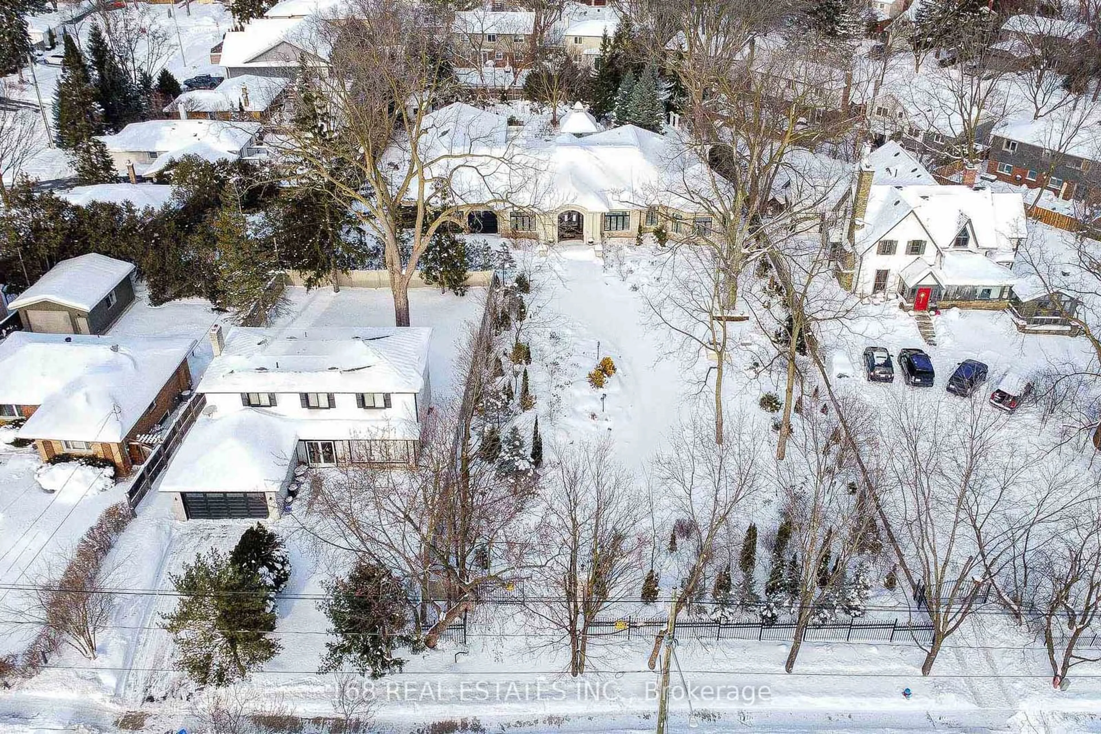 A pic from outside/outdoor area/front of a property/back of a property/a pic from drone, street for 431 Fourth Line, Oakville Ontario L6L 5A5