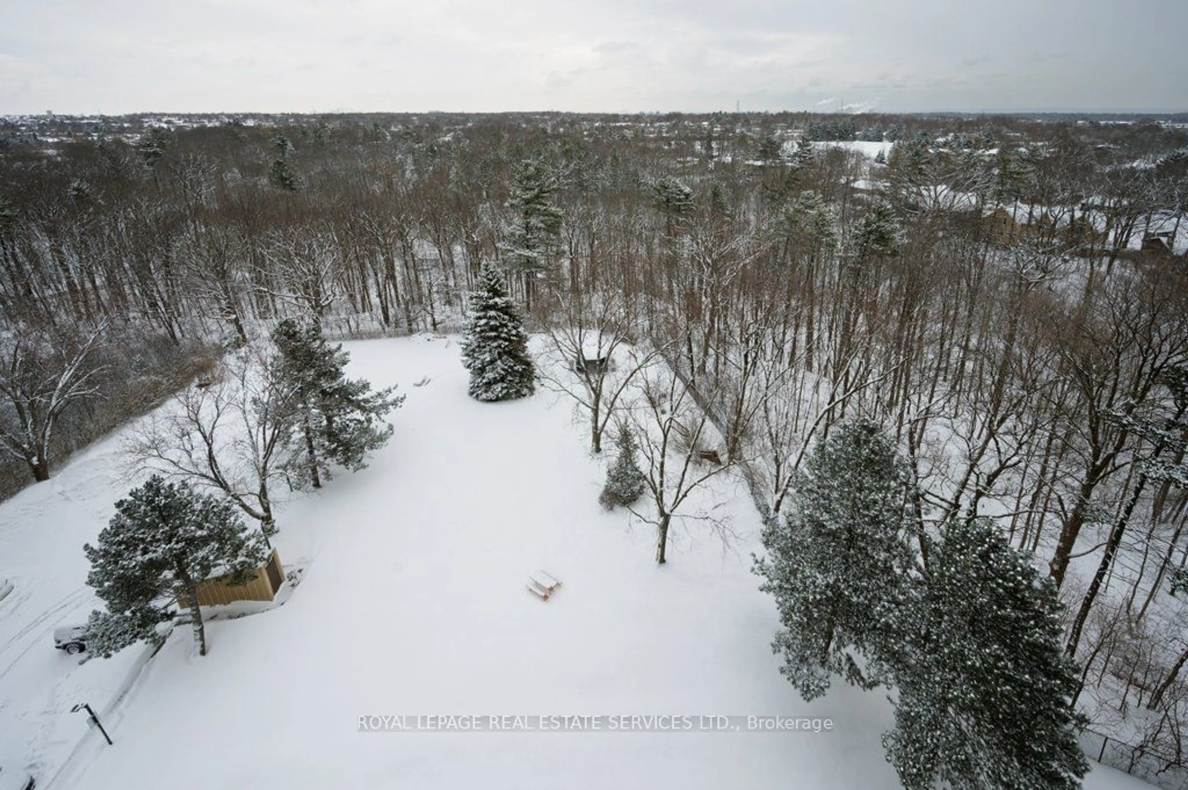 A pic from outside/outdoor area/front of a property/back of a property/a pic from drone, forest/trees view for 1359 White Oaks Blvd #1109, Oakville Ontario L6H 2R8