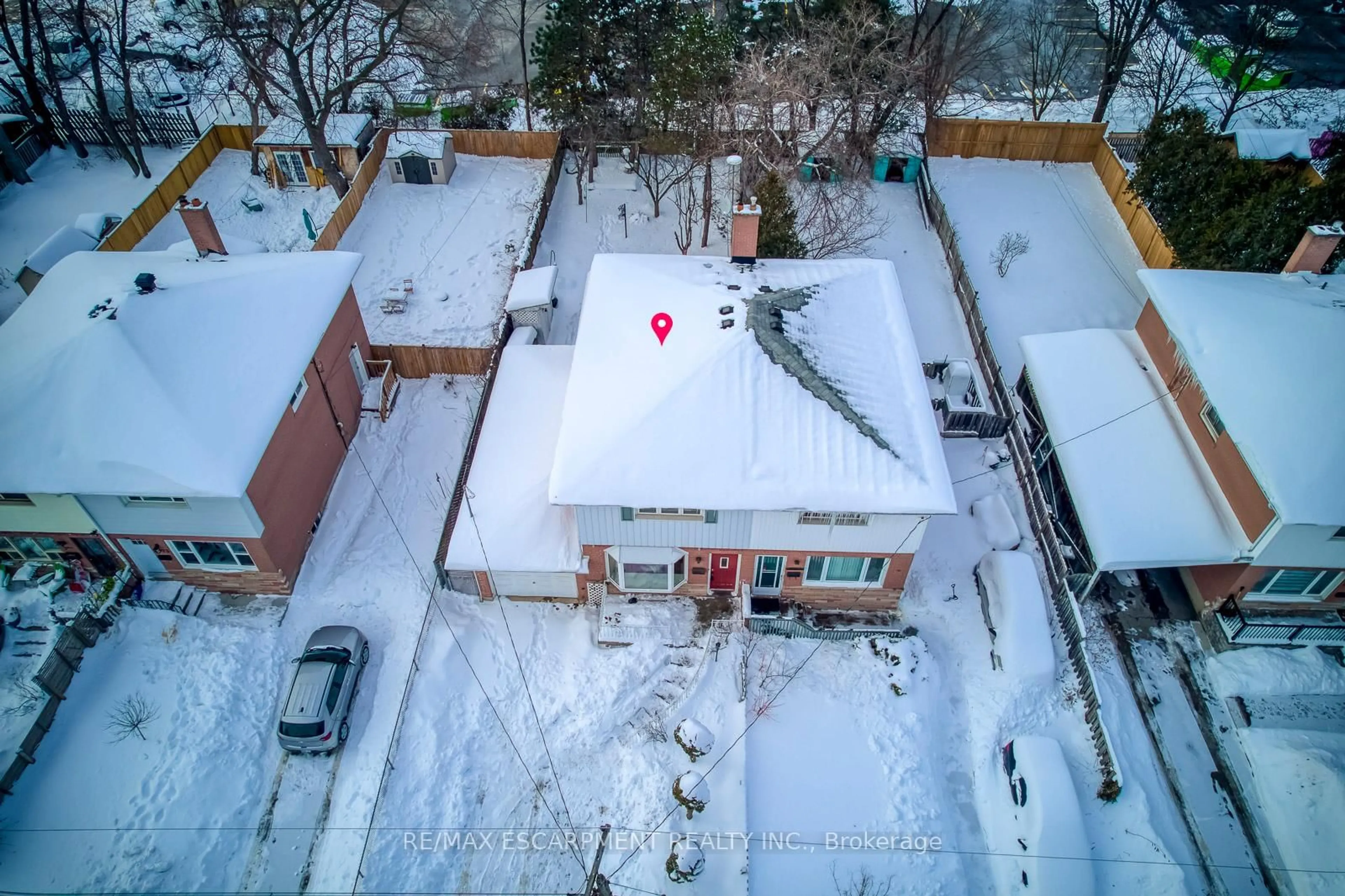 A pic from outside/outdoor area/front of a property/back of a property/a pic from drone, street for 2377 Barclay Rd, Burlington Ontario L7R 2B7