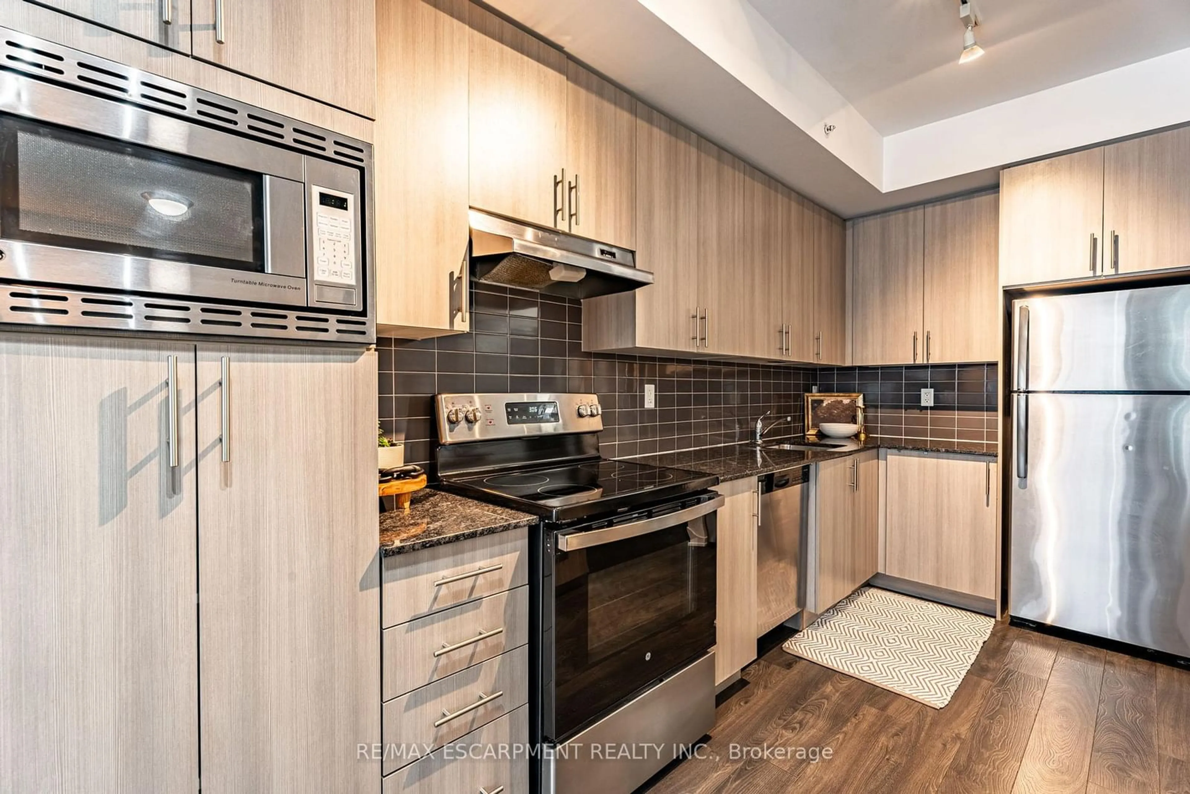 Standard kitchen, unknown for 1284 Guelph Line #220, Burlington Ontario L7P 0T9