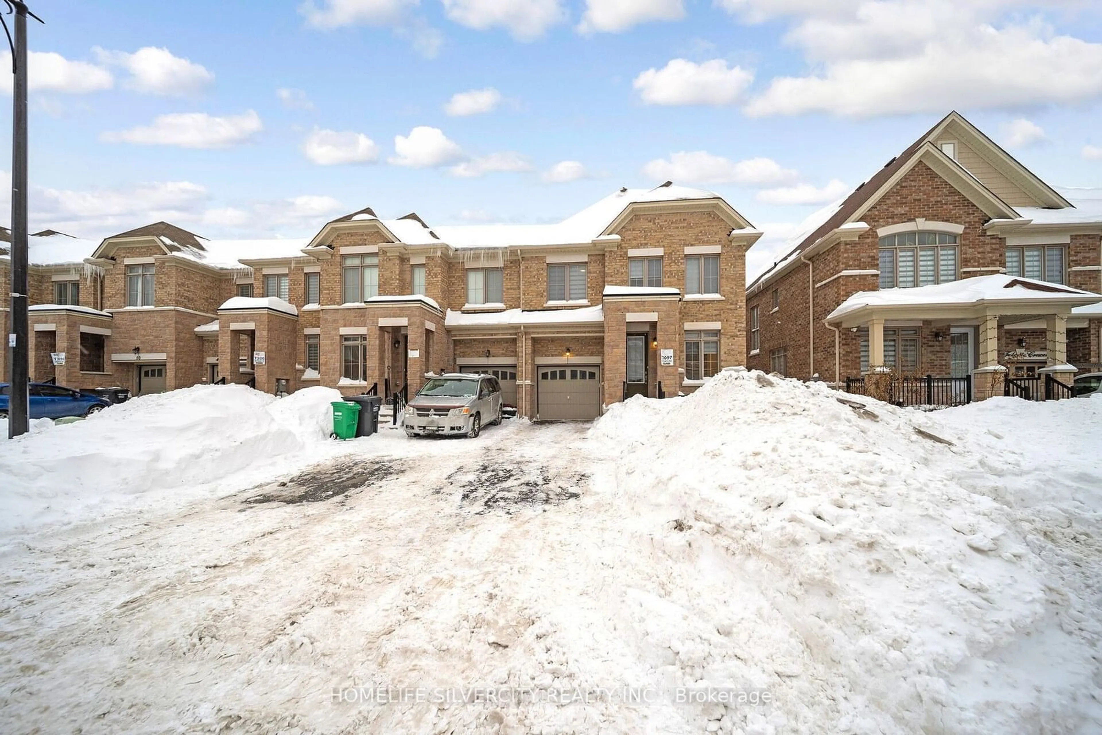 A pic from outside/outdoor area/front of a property/back of a property/a pic from drone, street for 44 Folgate Cres, Brampton Ontario L6R 0B3