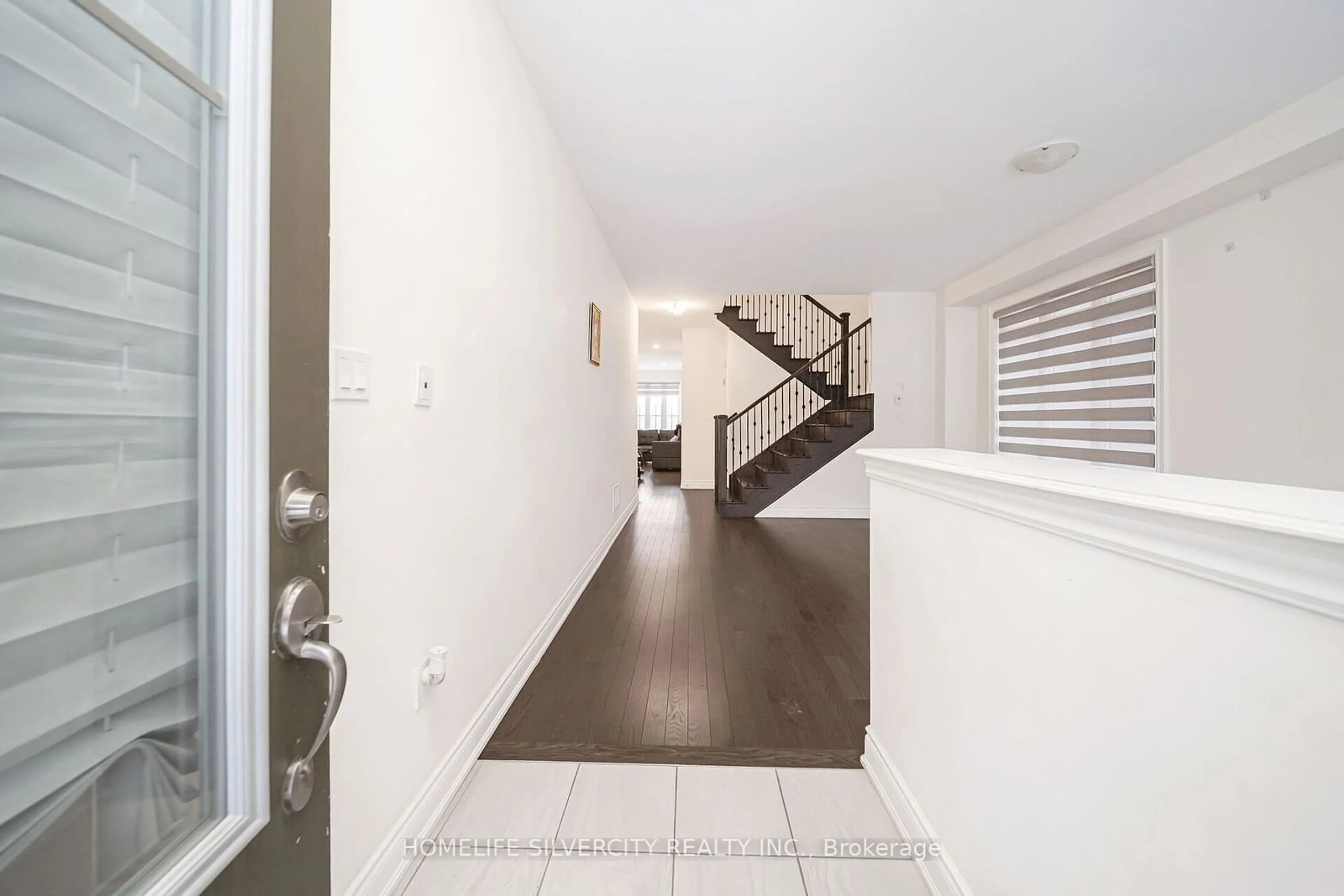 Indoor foyer for 44 Folgate Cres, Brampton Ontario L6R 0B3