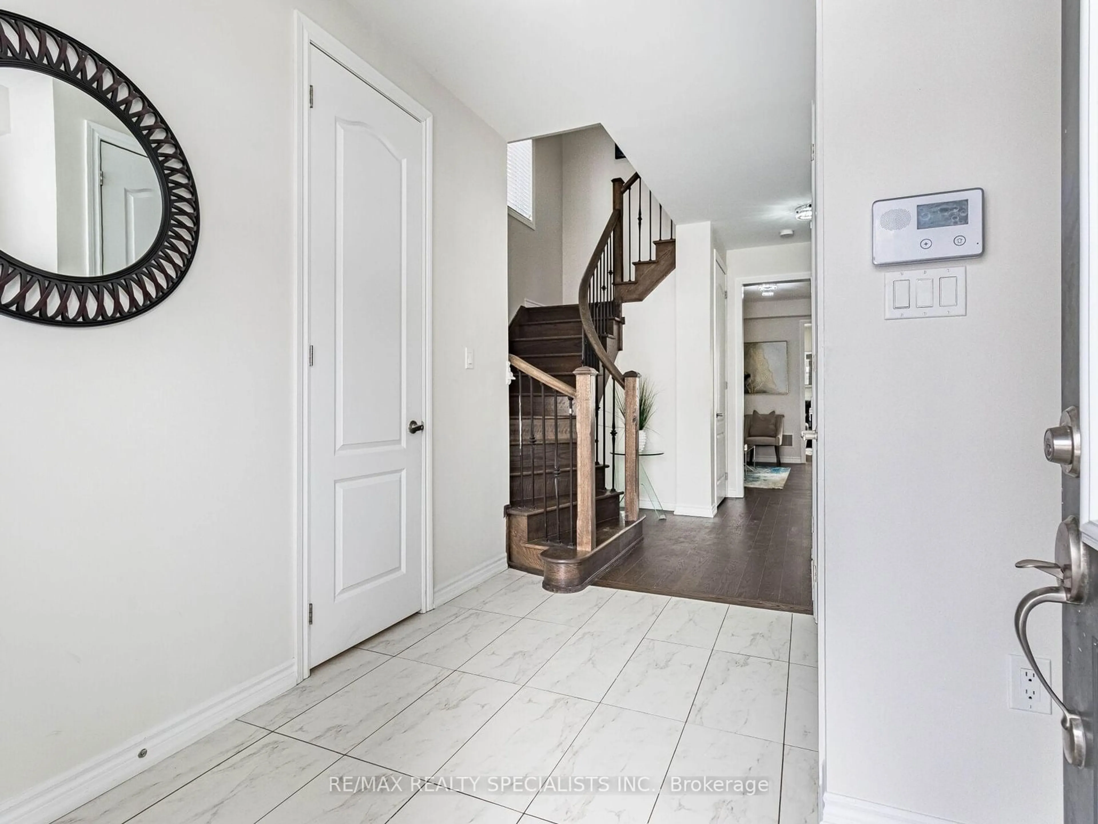 Indoor entryway for 78 Roulette Cres, Brampton Ontario L7A 4R6