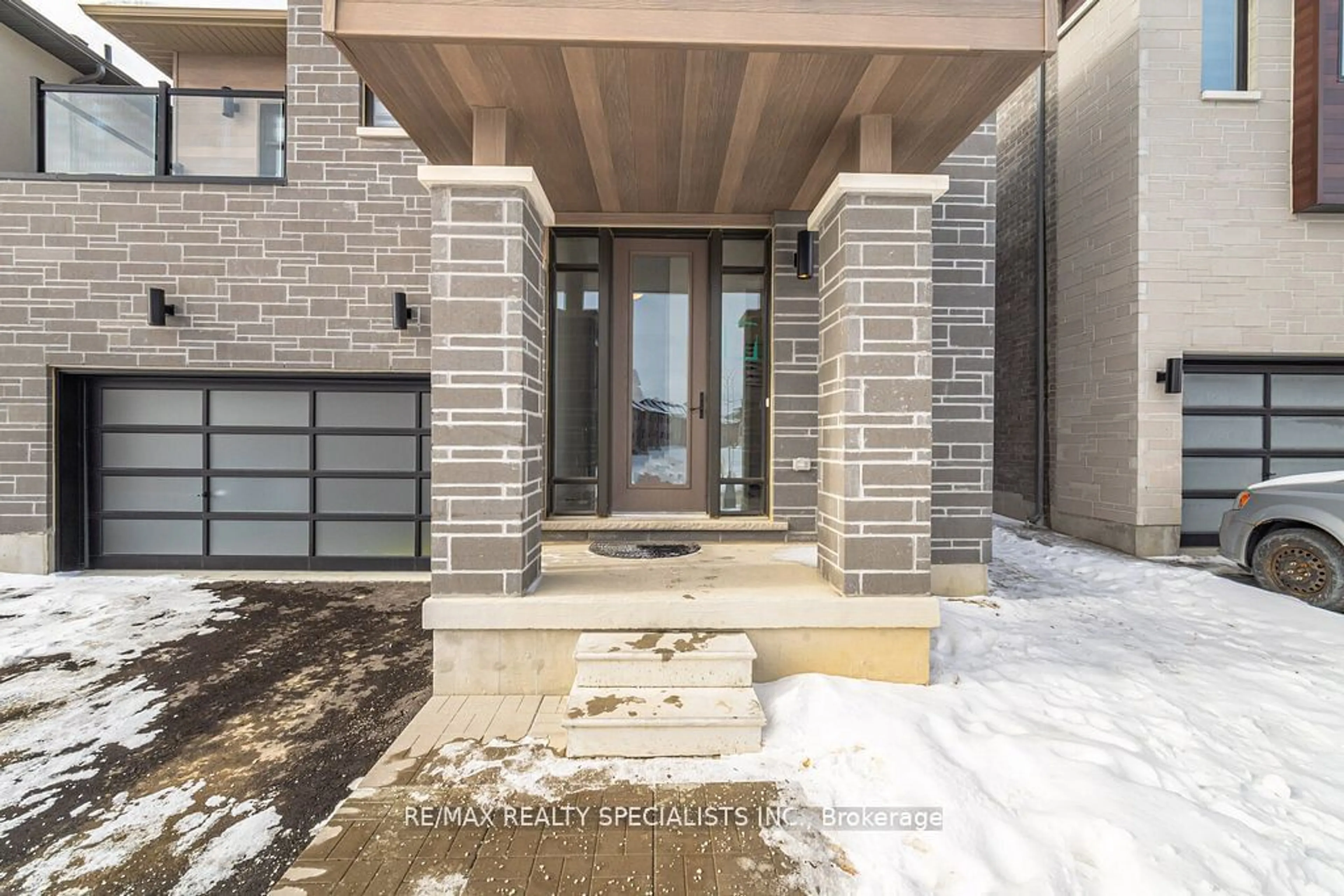 Indoor entryway for 12 Bosworth St, Brampton Ontario L9K 1N8