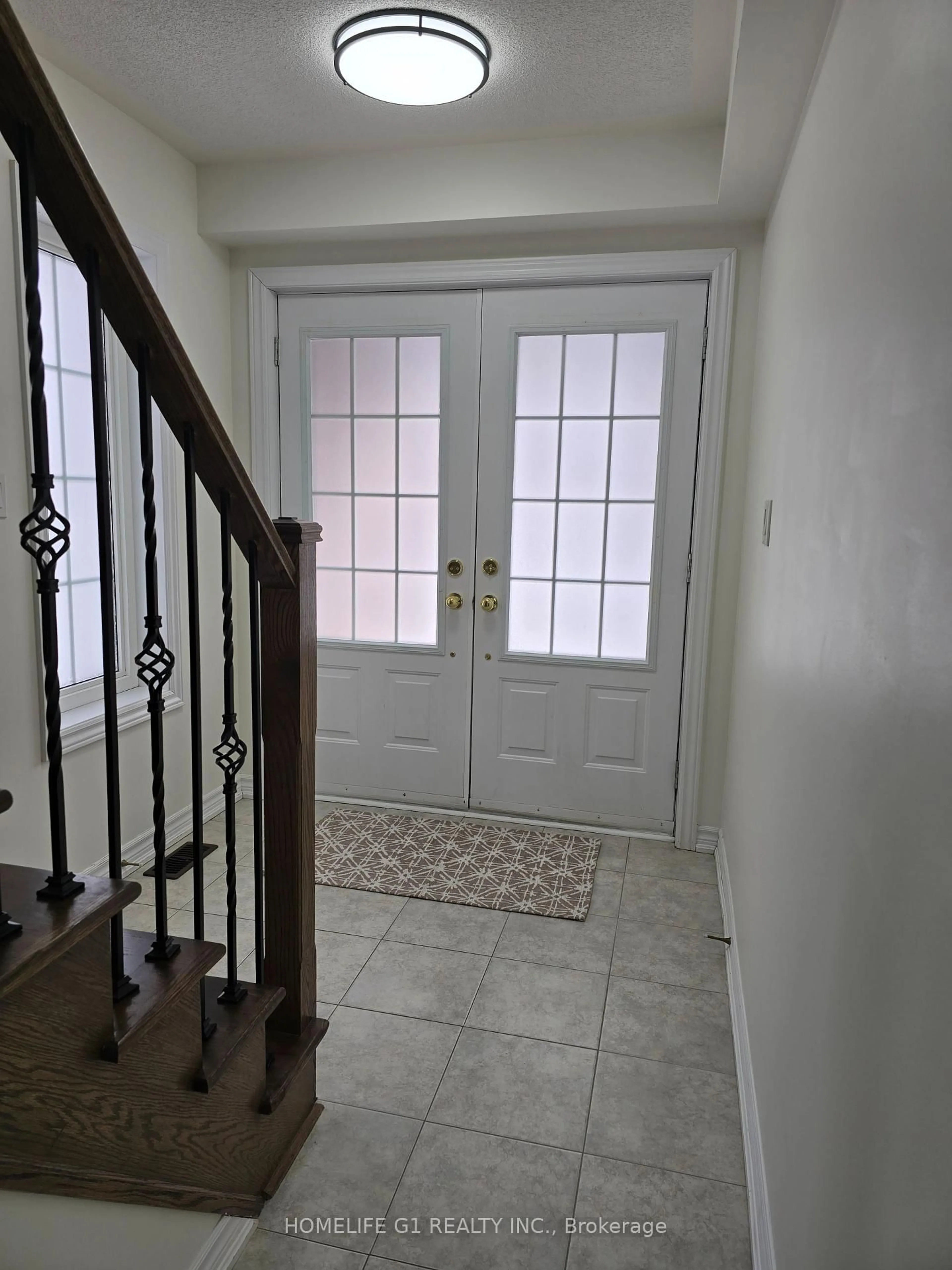 Indoor entryway for 8 Kayak Hts, Brampton Ontario L6Z 0B4