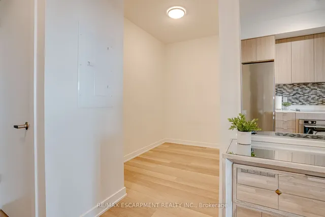 Additional property image - 5230 DUNDAS St Unit 527