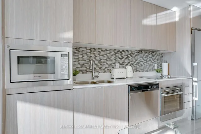 Additional property image - 5230 DUNDAS St Unit 527