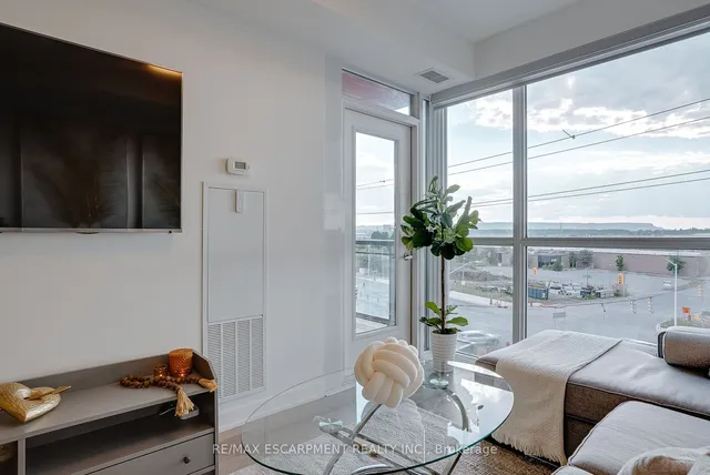 Additional property image - 5230 DUNDAS St Unit 527