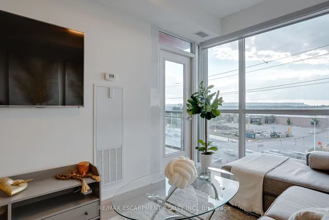 Additional property image - 5230 DUNDAS St Unit 527