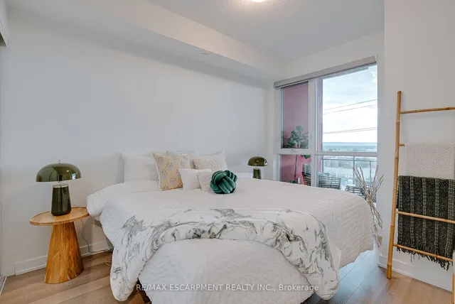 Additional property image - 5230 DUNDAS St Unit 527