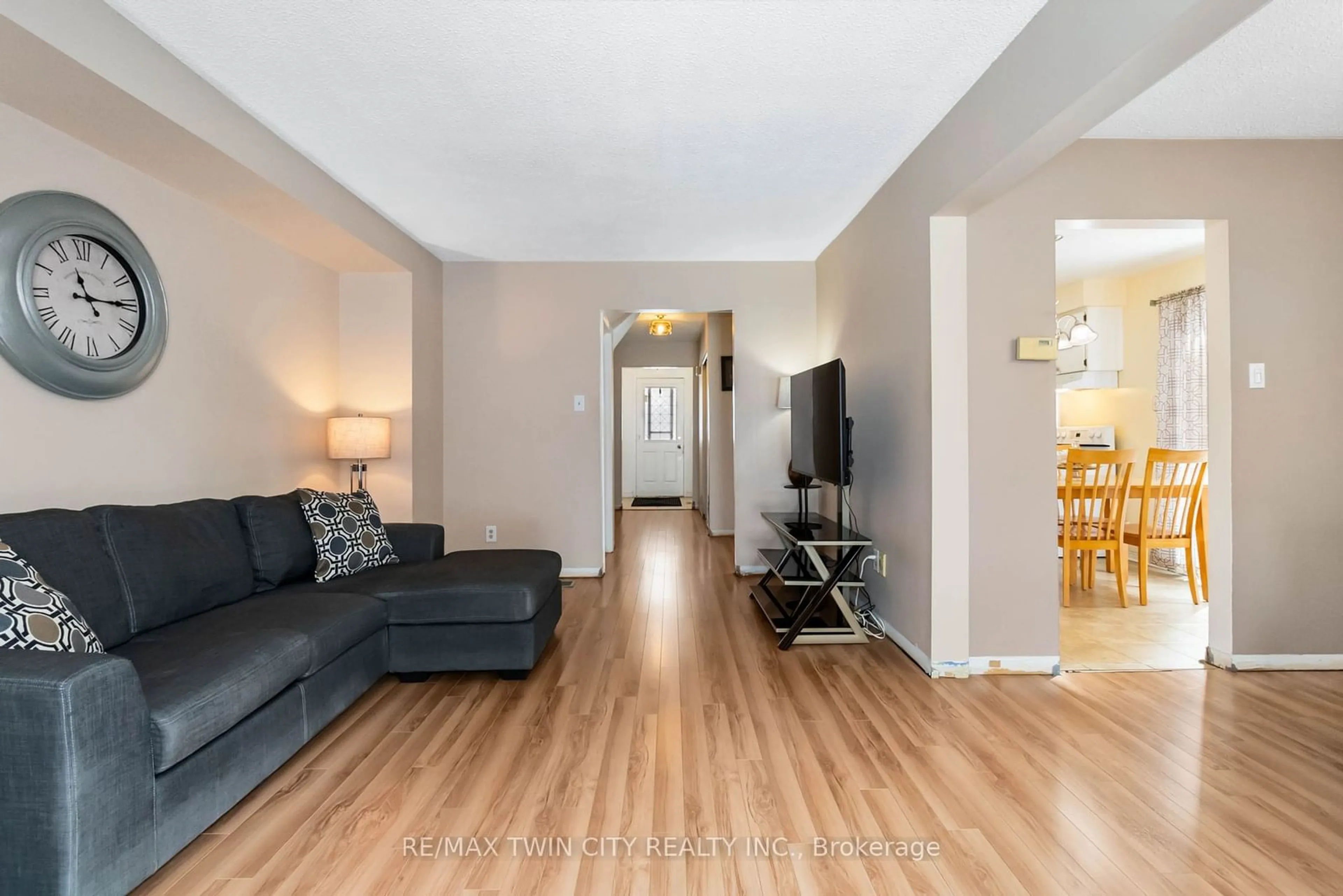 Living room with furniture, unknown for 4124 Taffey Cres, Mississauga Ontario L5L 2A7