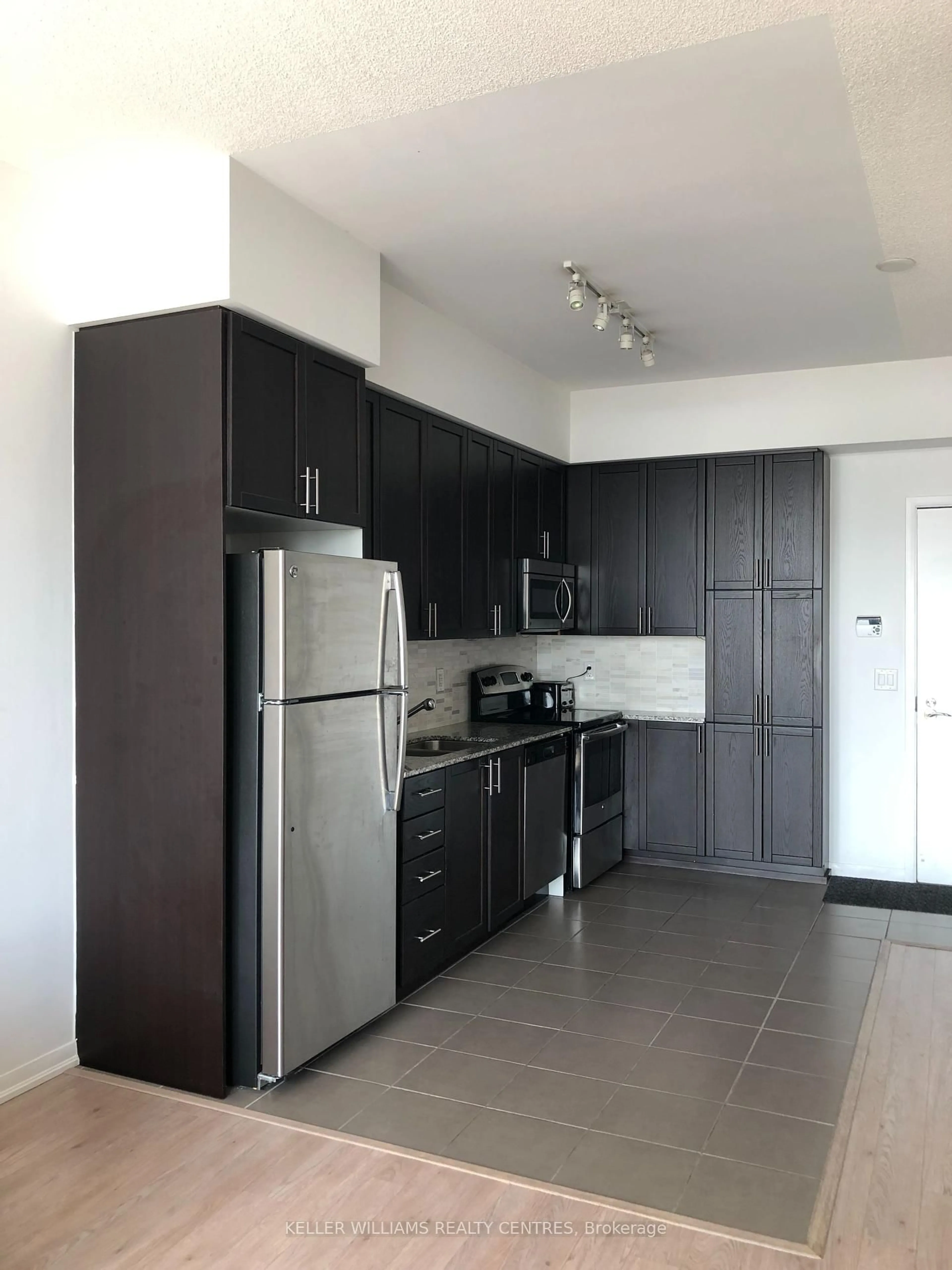 Standard kitchen, unknown for 830 Lawrence Ave #843, Toronto Ontario M6A 0B6