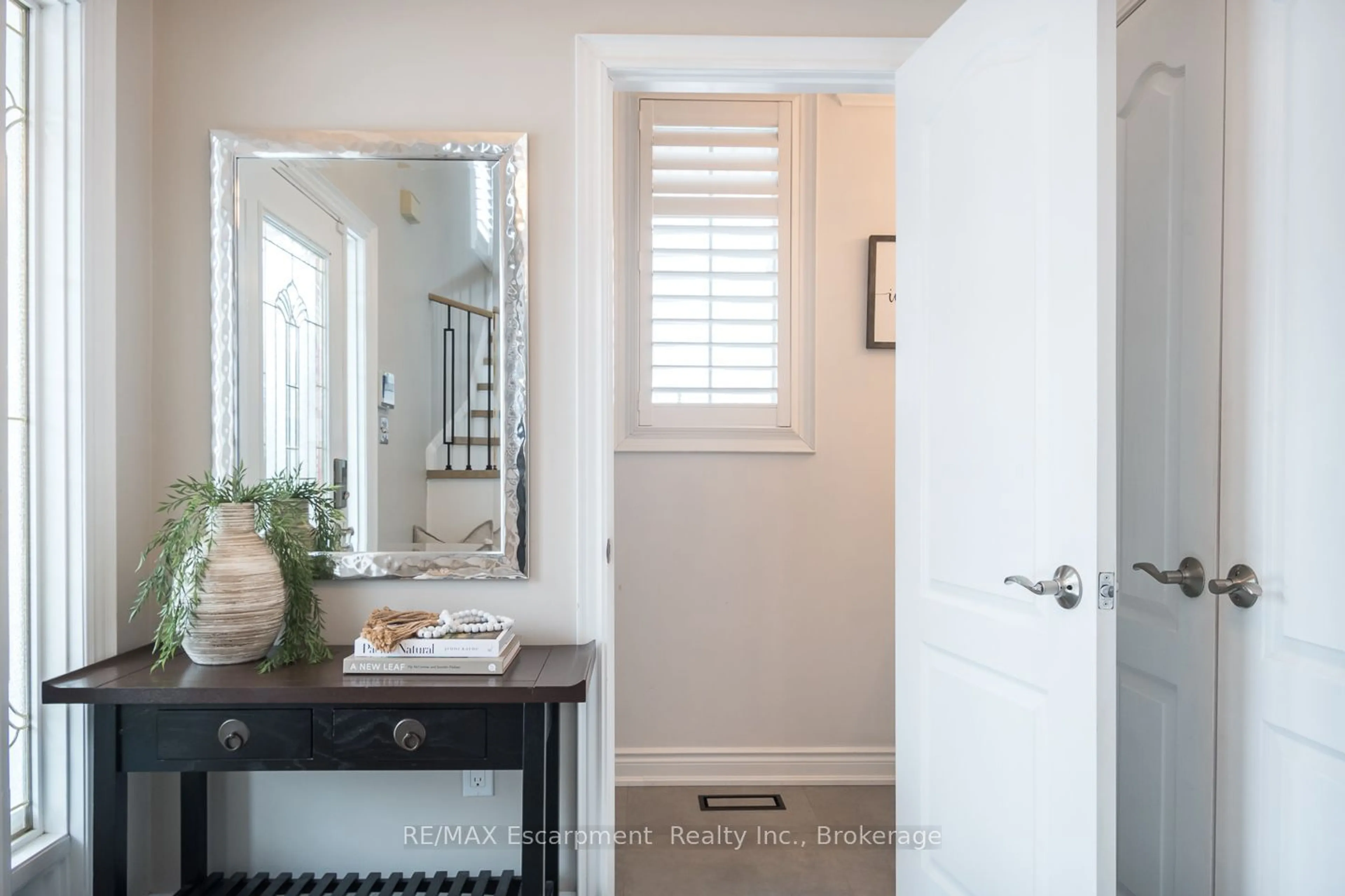 Contemporary bathroom, ceramic/tile floor for 635 Willmott Cres, Milton Ontario L9T 6E9