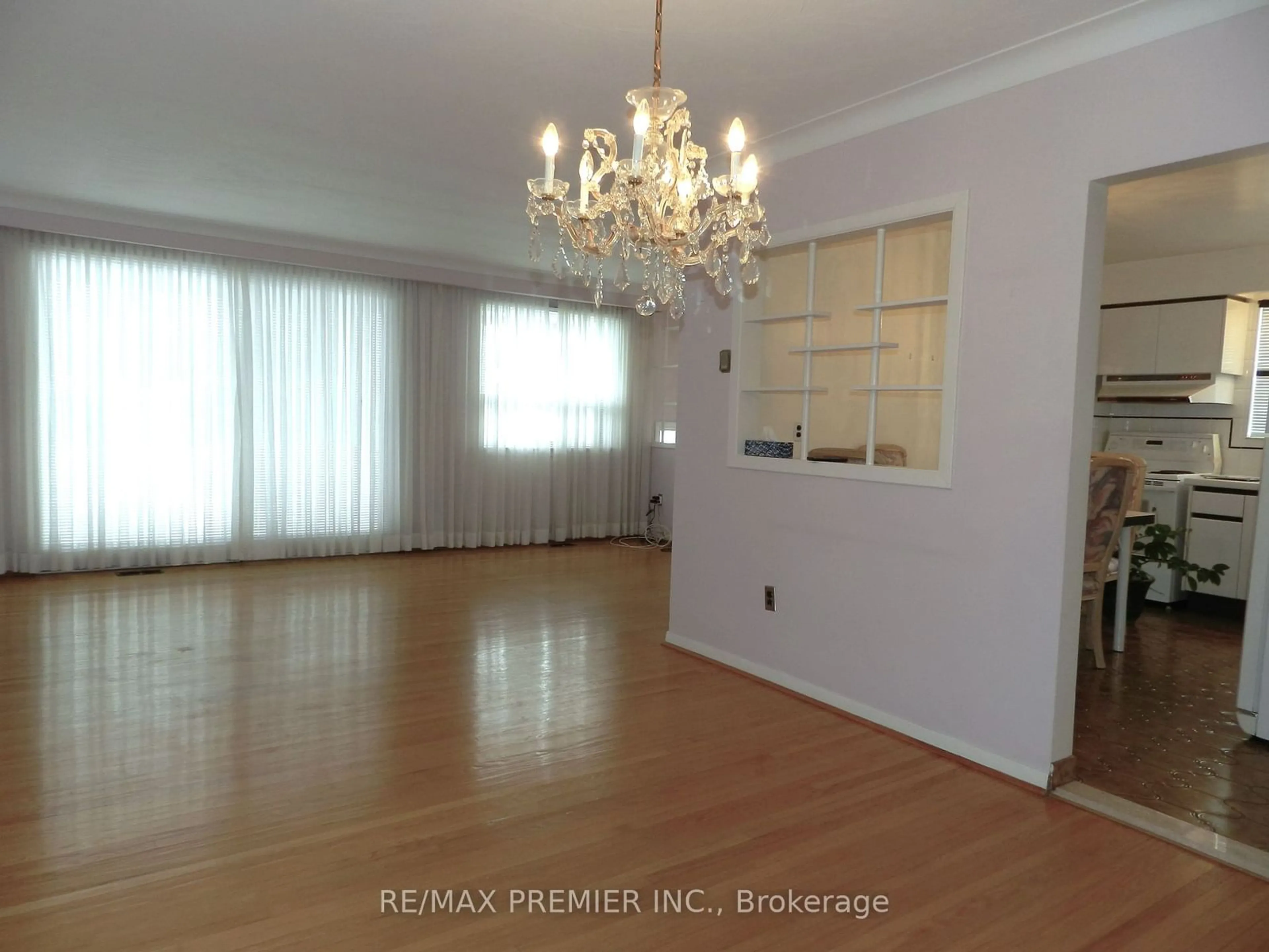 Dining room, wood/laminate floor for 5 Stong Crt, Toronto Ontario M3N 1N8