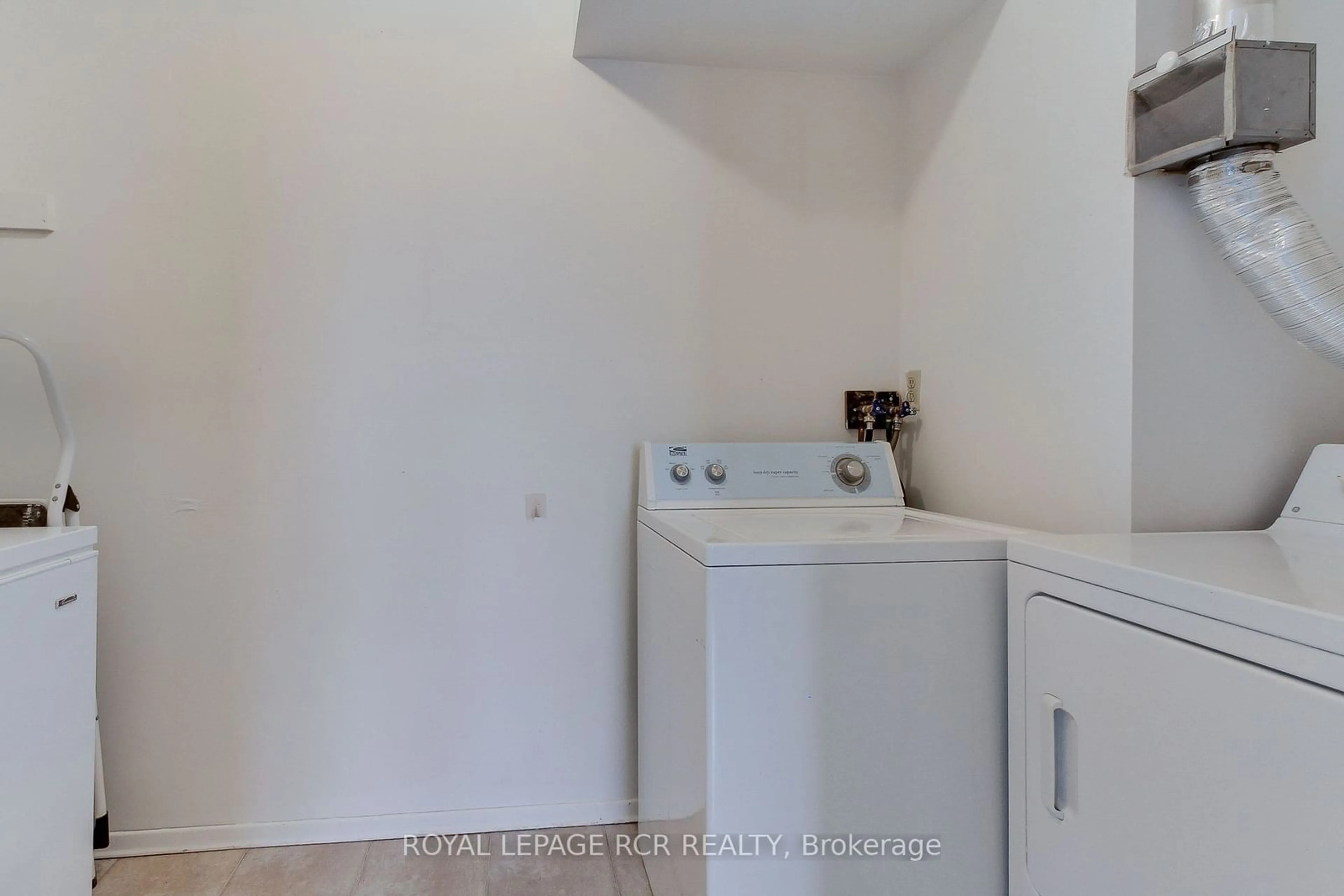 Laundry room for 1535 Lakeshore Rd #1603, Mississauga Ontario L5E 3E2