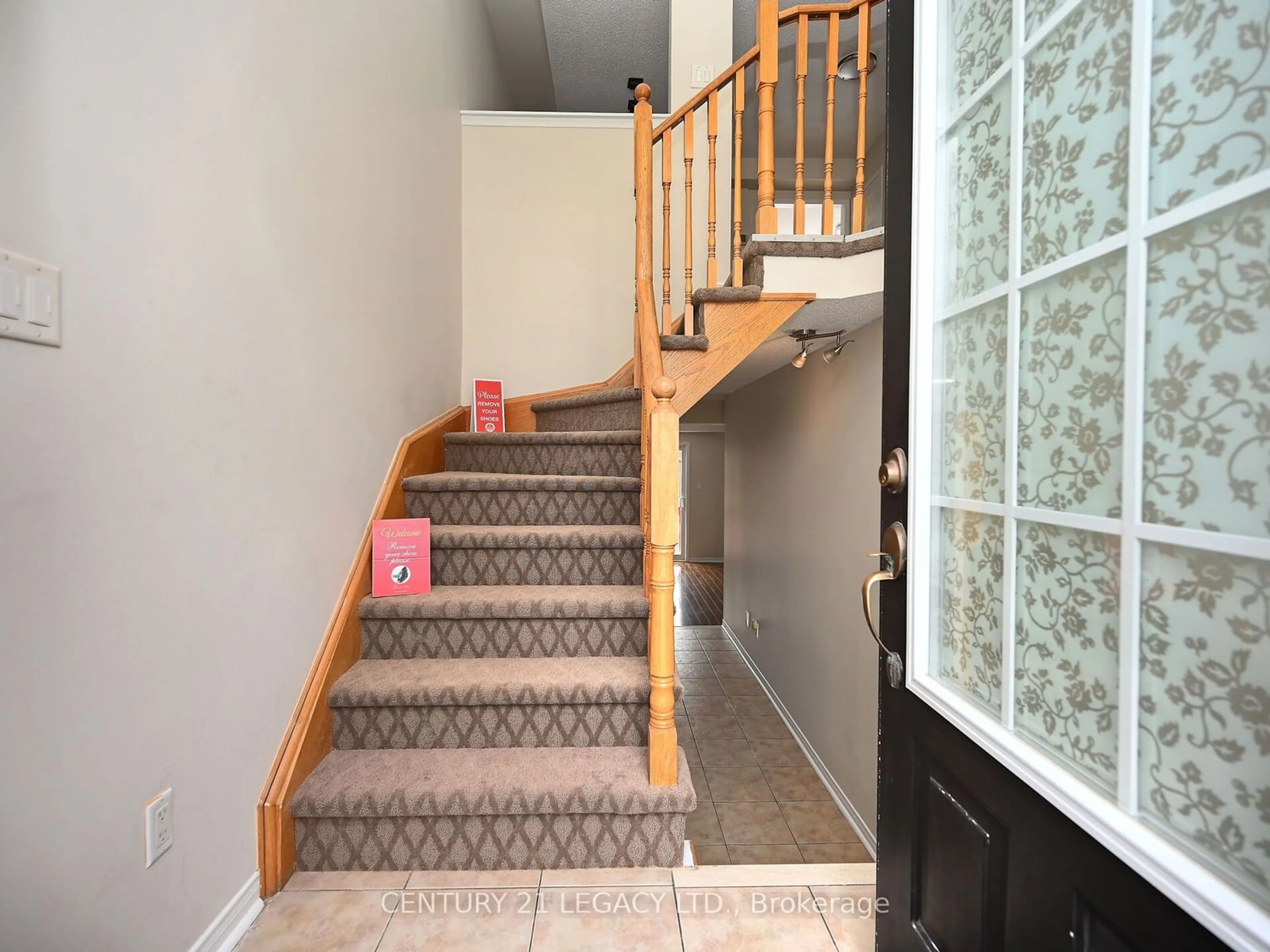 Indoor foyer for 48 Bernard Ave, Brampton Ontario L6Y 5S4