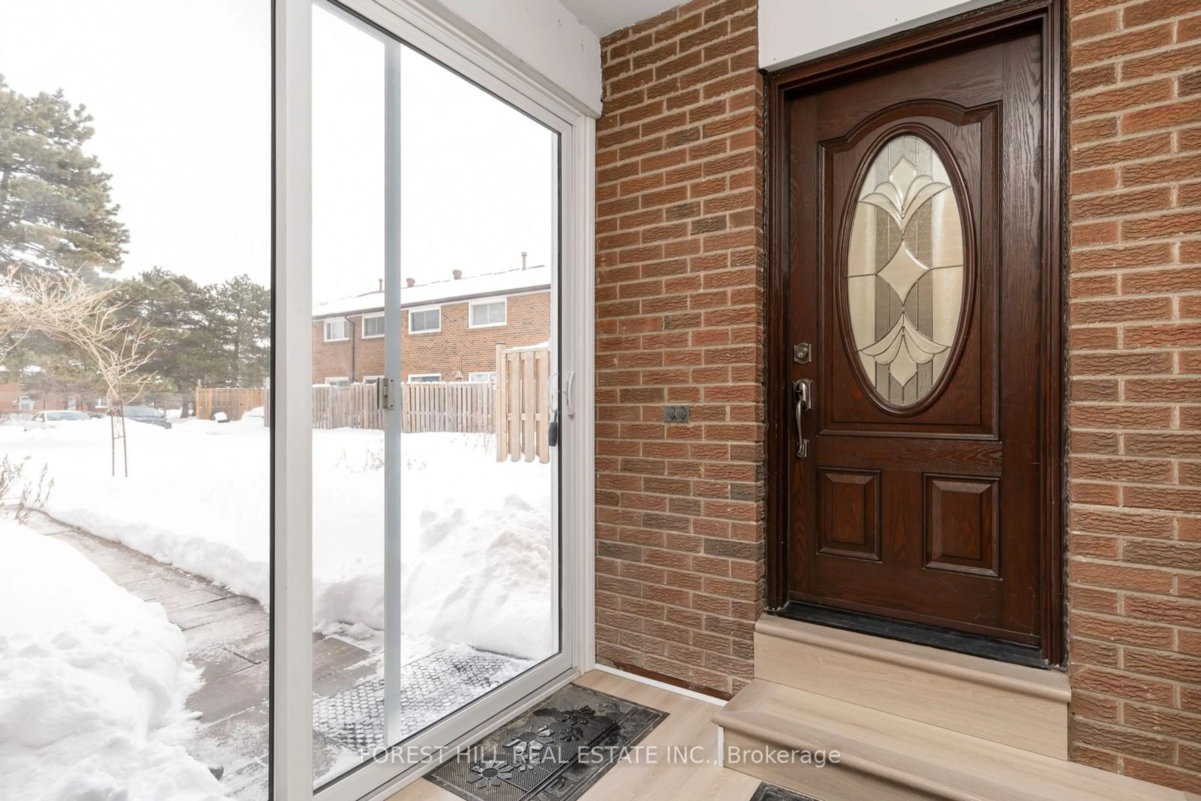 Indoor entryway for 8 Balmoral Dr #34, Brampton Ontario L6T 1V1