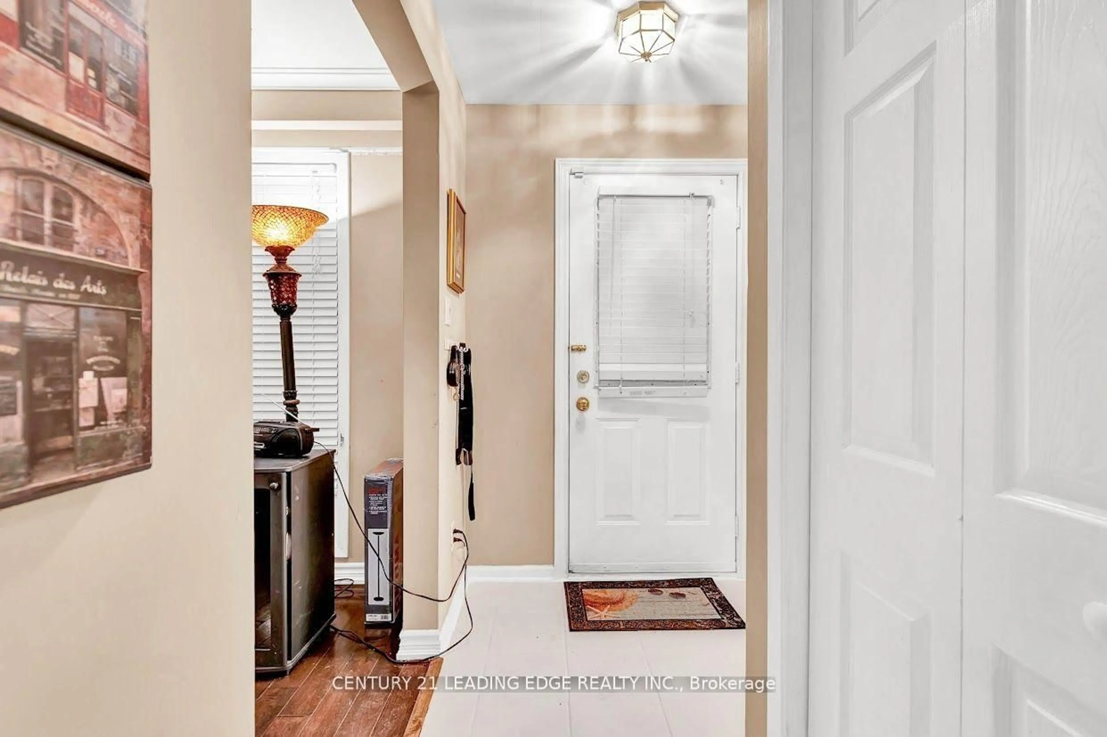 Indoor entryway for 2145 Sandringham Dr, Burlington Ontario L7P 1T8