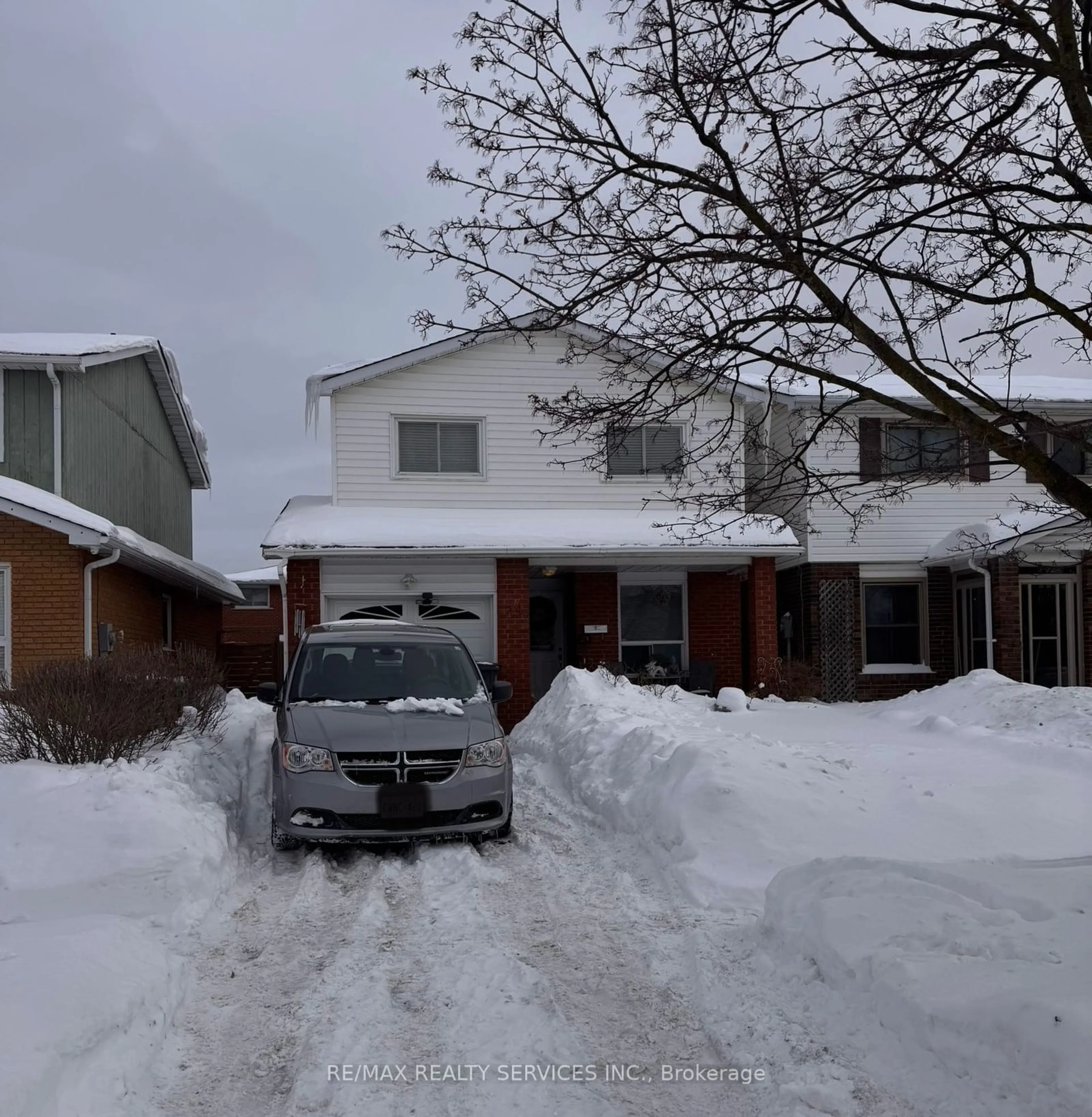 A pic from outside/outdoor area/front of a property/back of a property/a pic from drone, street for 74 Elderwood Pl, Brampton Ontario L6V 3N3