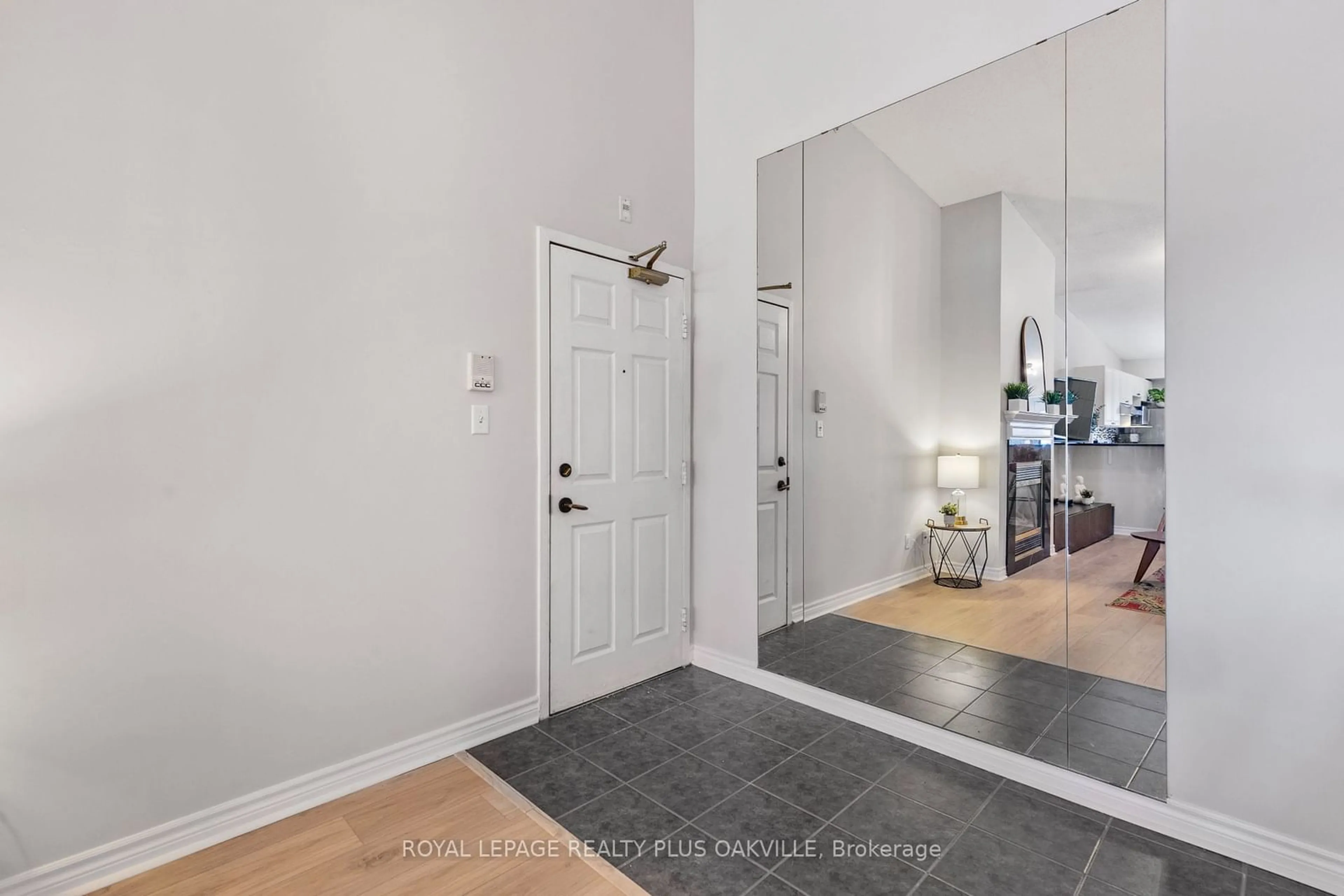 Indoor entryway for 4015 Kilmer Dr #405, Burlington Ontario L7M 4M4