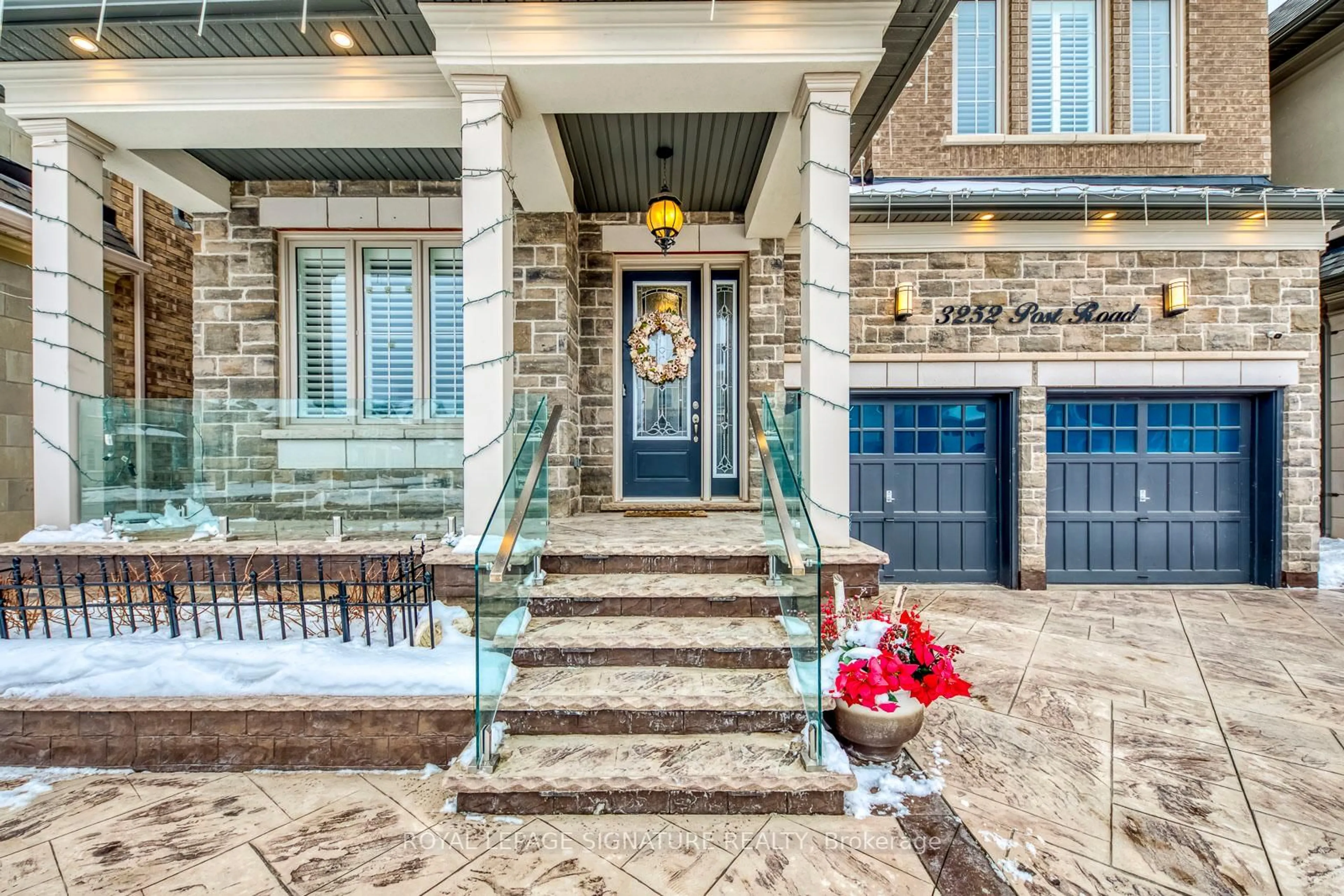 Indoor entryway for 3252 Post Rd, Oakville Ontario L6H 0W1