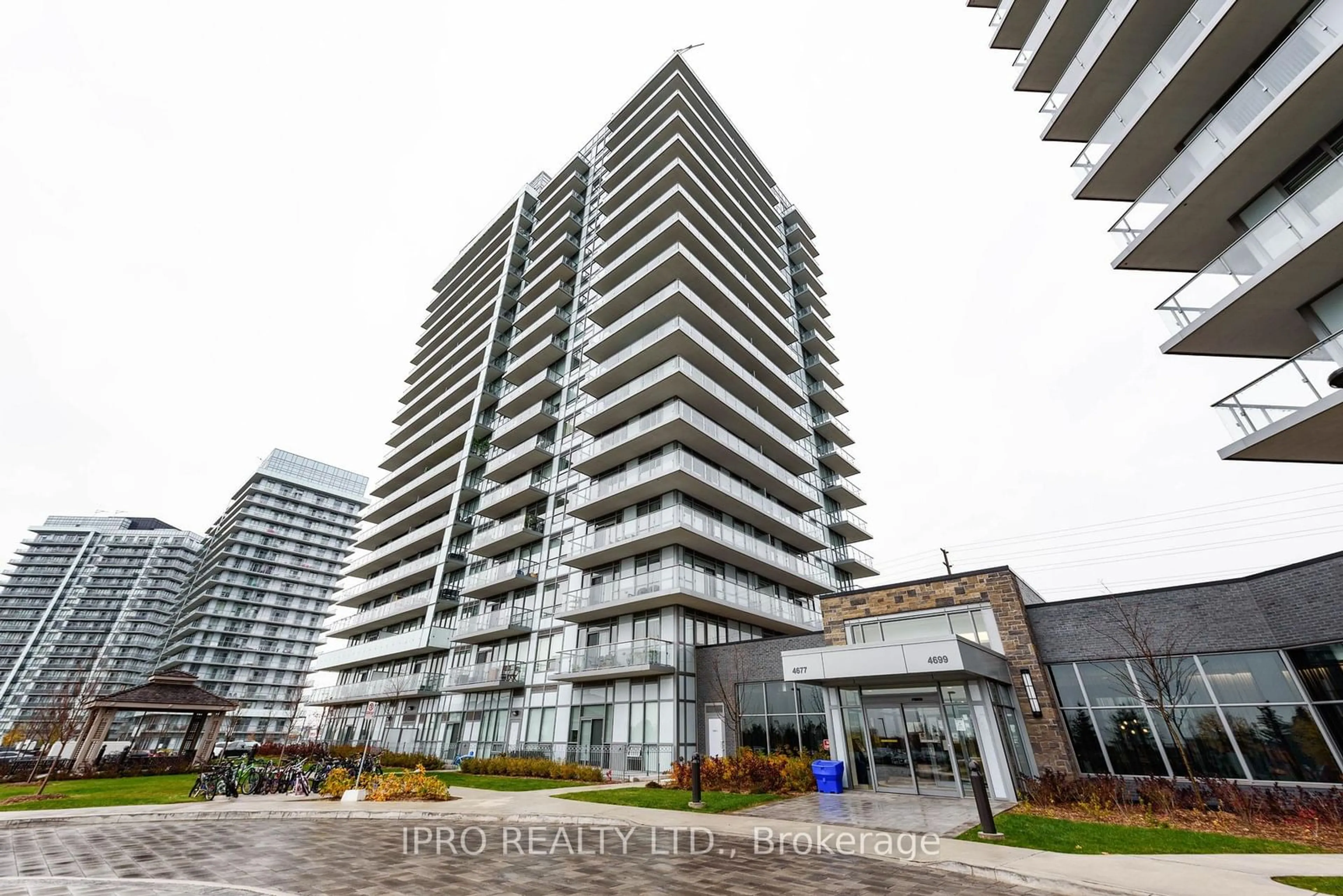 Indoor foyer for 4677 Glen Erin Dr #902, Mississauga Ontario L5M 2E3