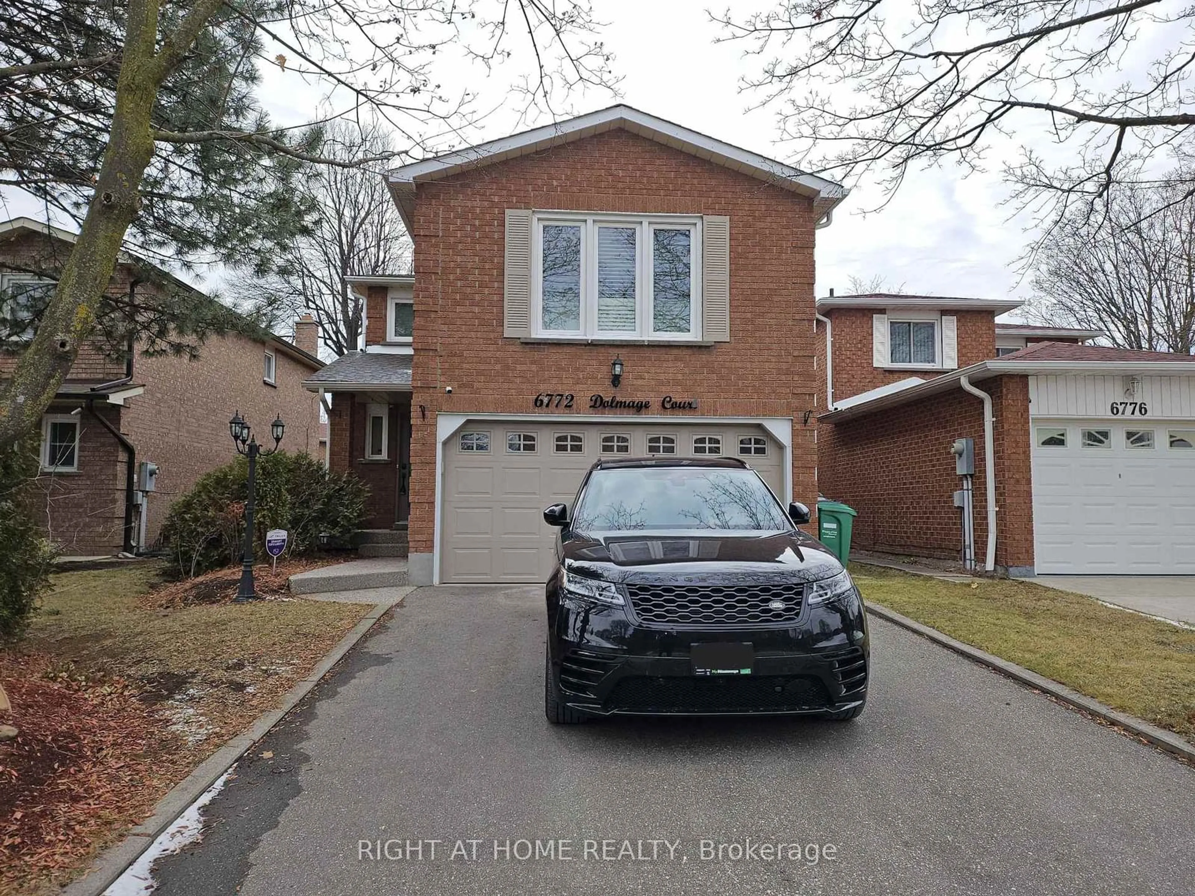 Home with brick exterior material, street for 6772 Dolmage Crt, Mississauga Ontario L5N 4V9