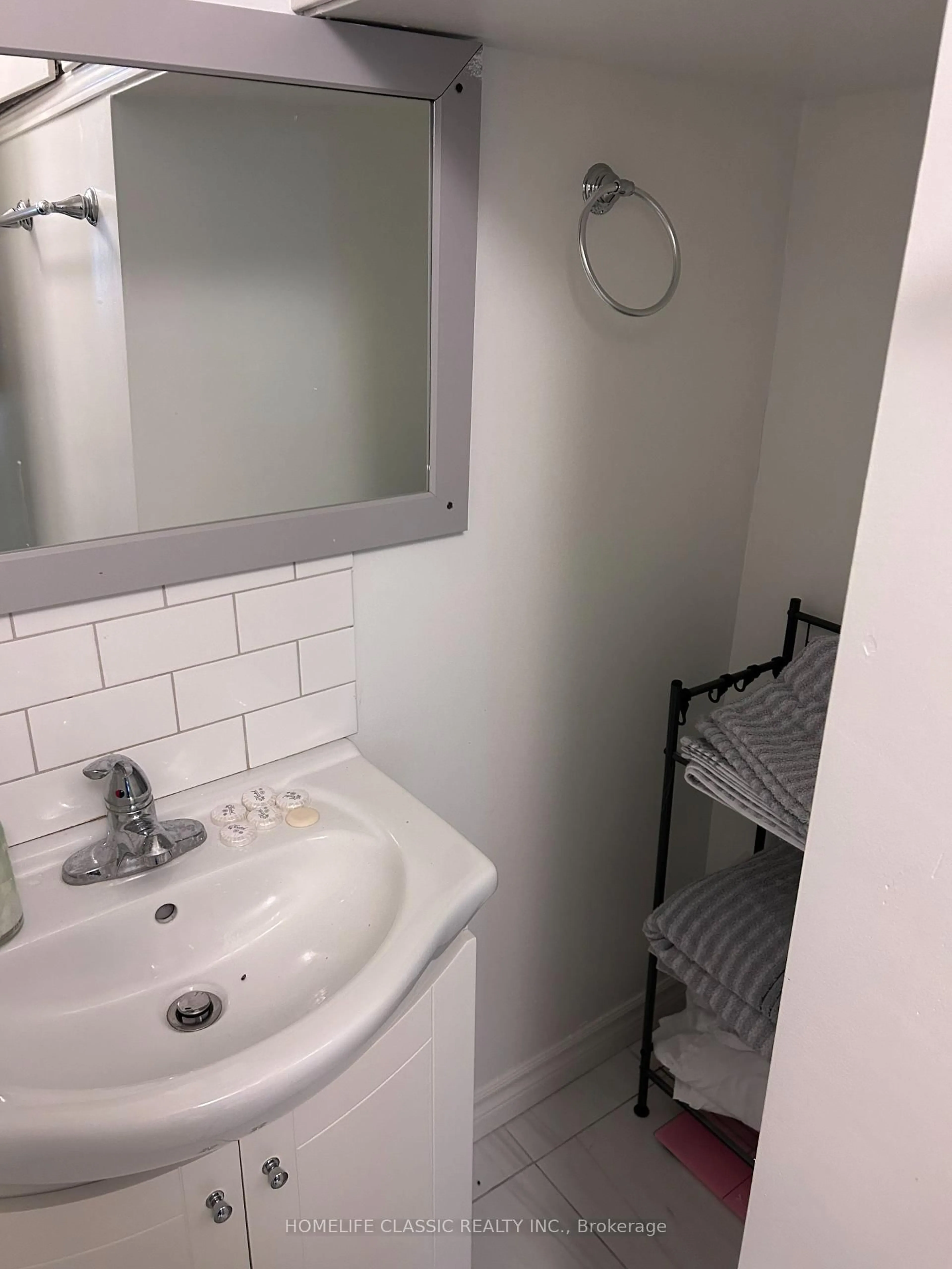 Standard bathroom, unknown for 3223 Dundas St, Toronto Ontario M6P 2A2