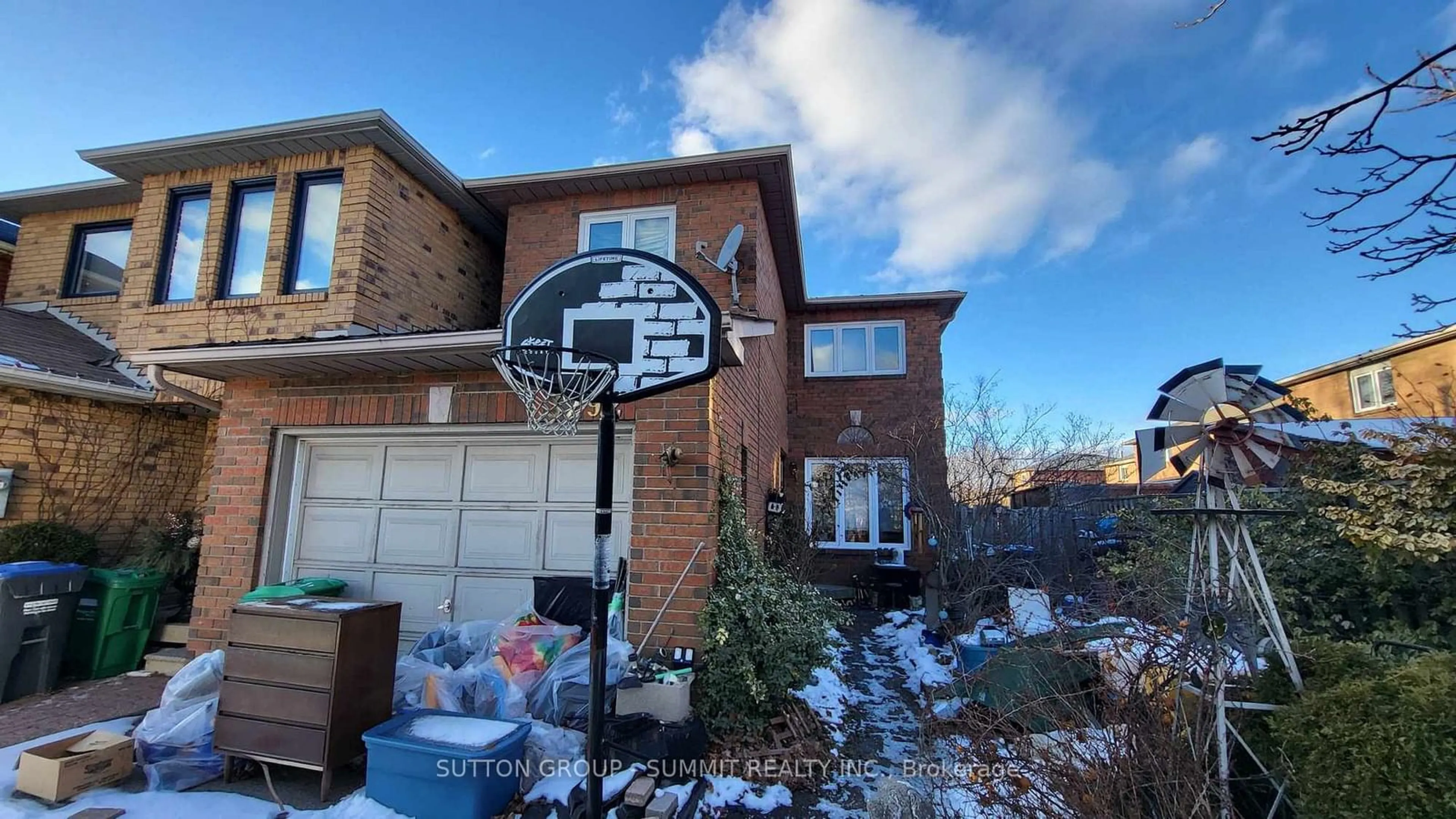 Home with brick exterior material, street for 3292 Bobwhite Mews, Mississauga Ontario L5N 6E9