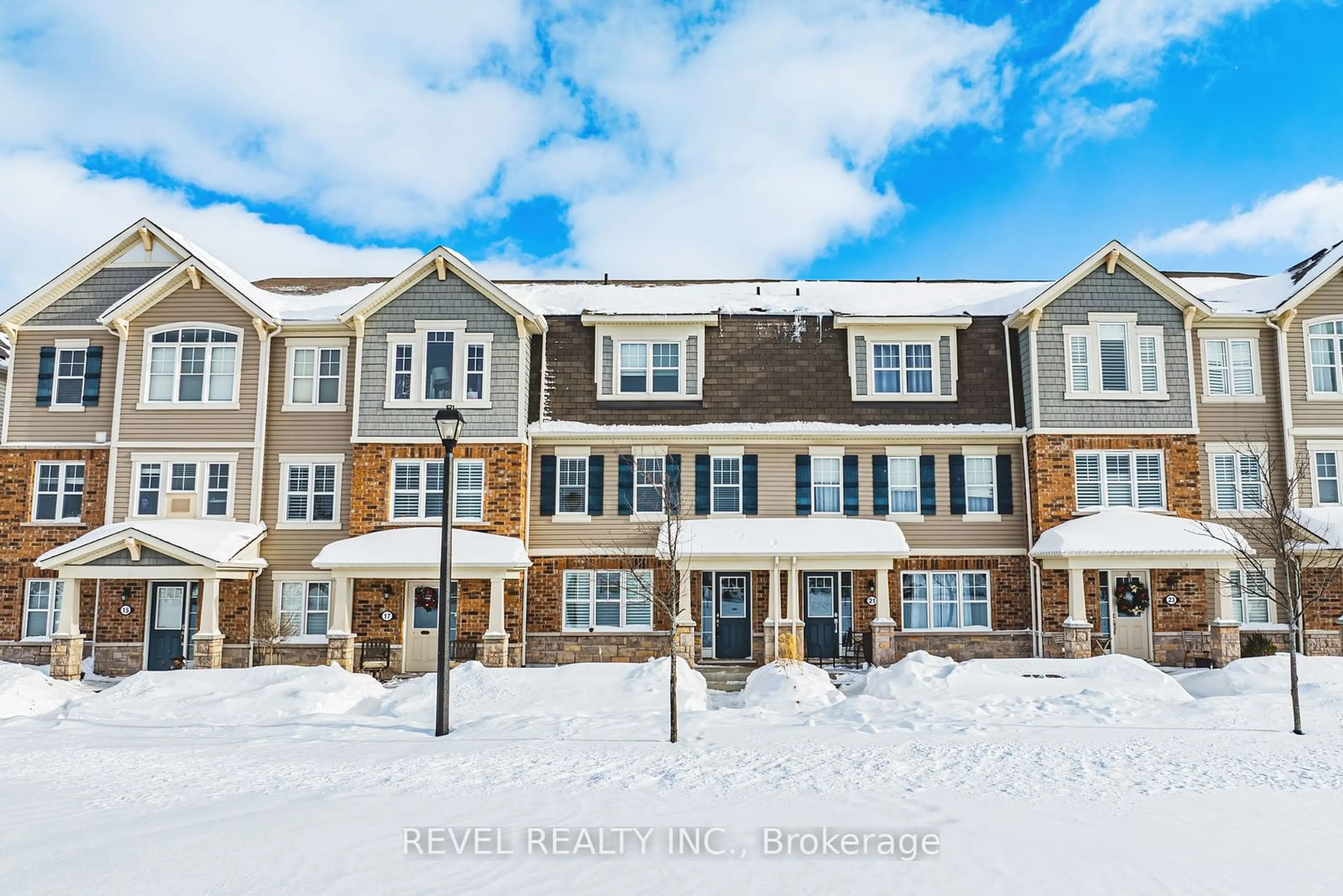 A pic from outside/outdoor area/front of a property/back of a property/a pic from drone, unknown for 19 Tight Crt, Milton Ontario L9T 8S2