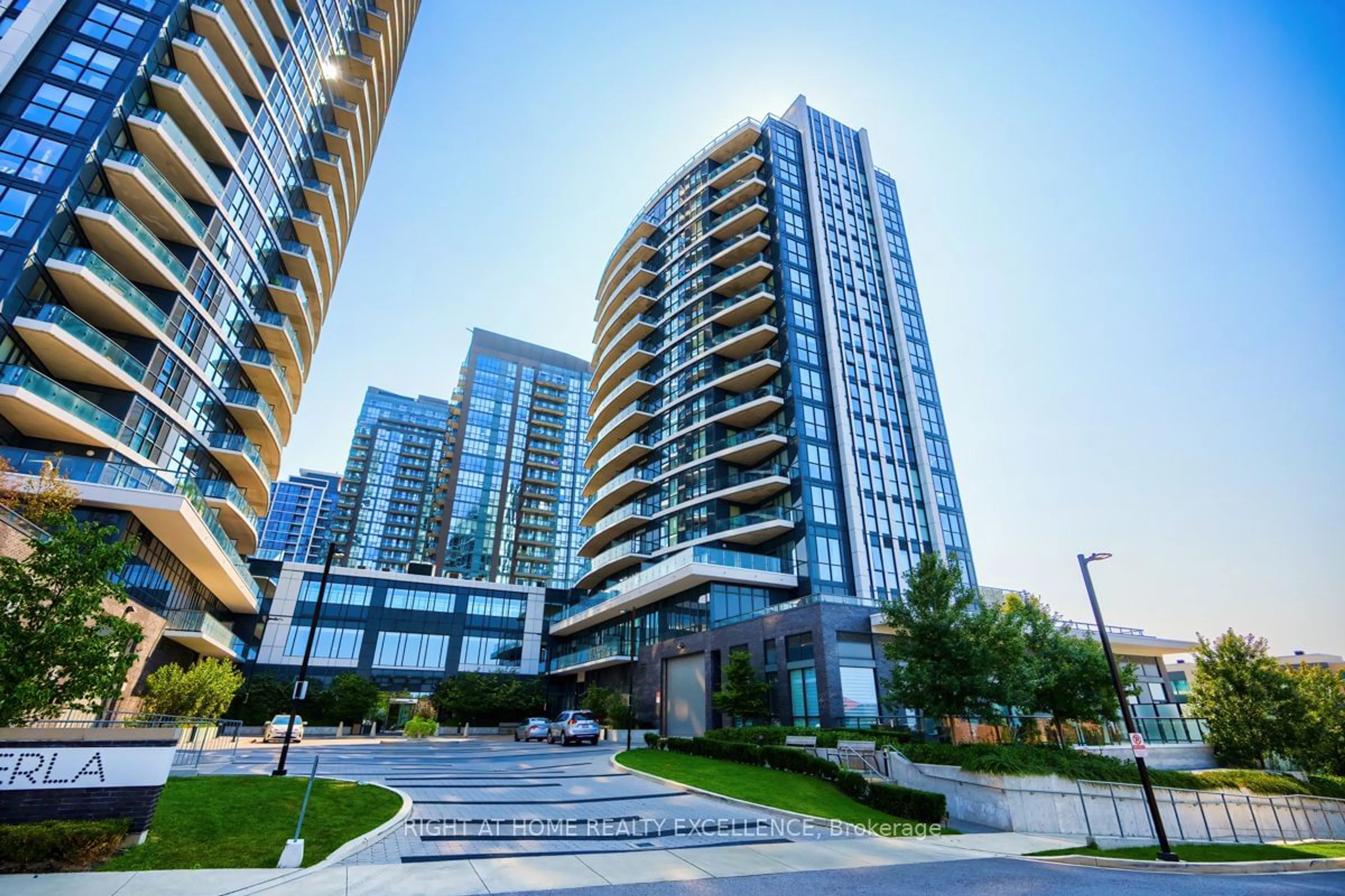 Indoor foyer for 65 Watergarden Dr #504, Mississauga Ontario L5R 0G9