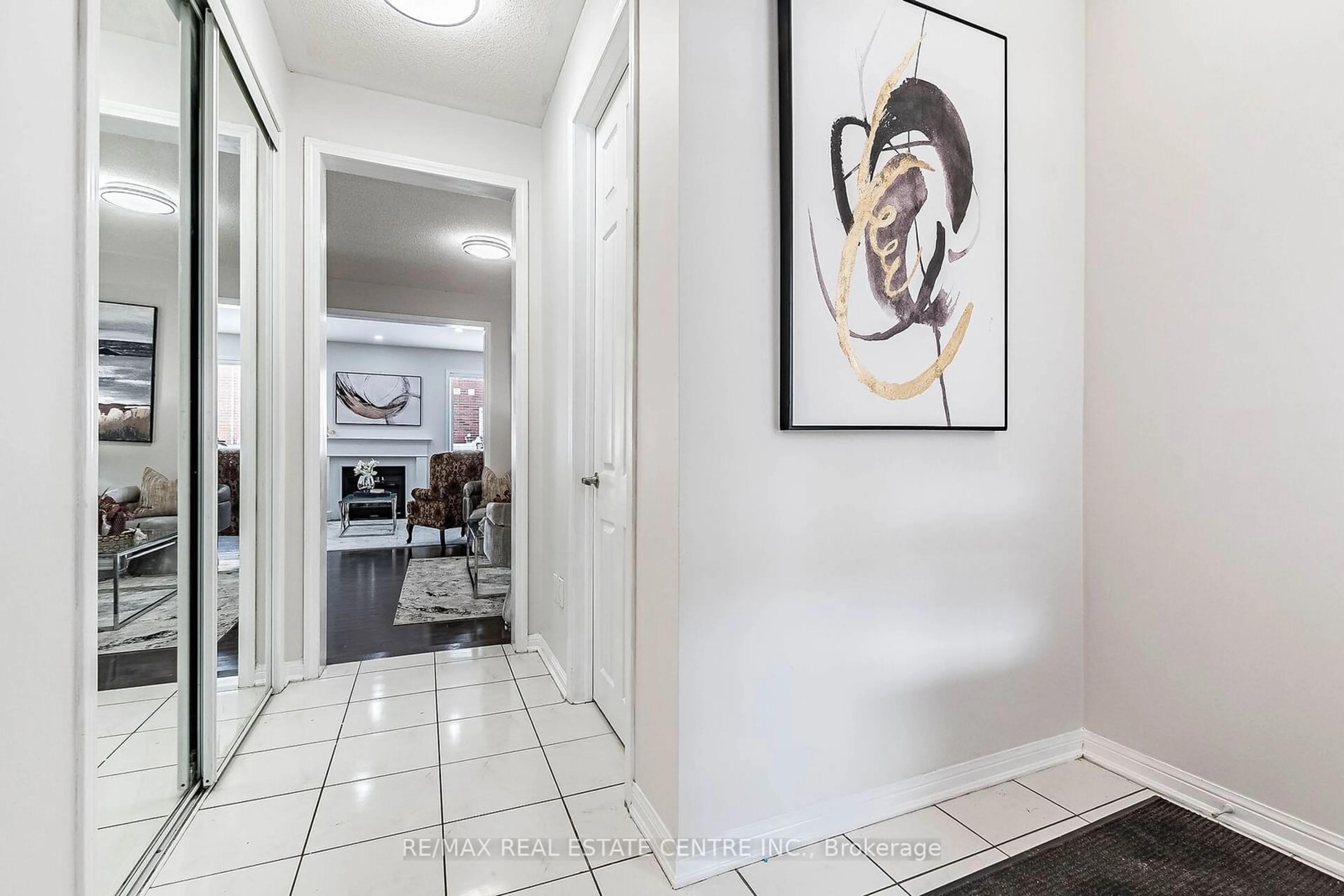 Indoor entryway for 282 Gleave Terr, Milton Ontario L9T 8N9