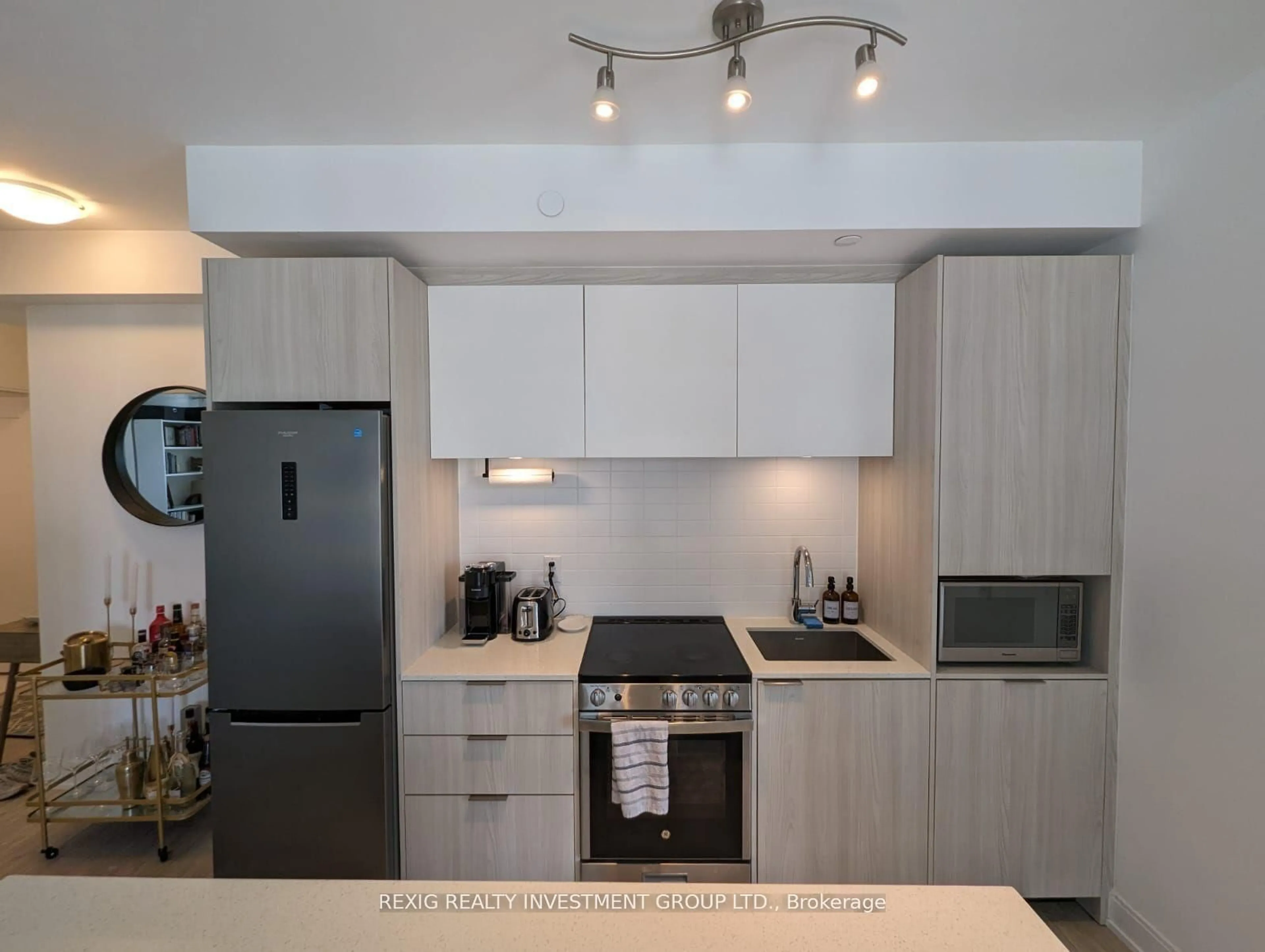 Standard kitchen, wood/laminate floor for 70 Annie Craig Dr #304, Toronto Ontario M8V 0C4