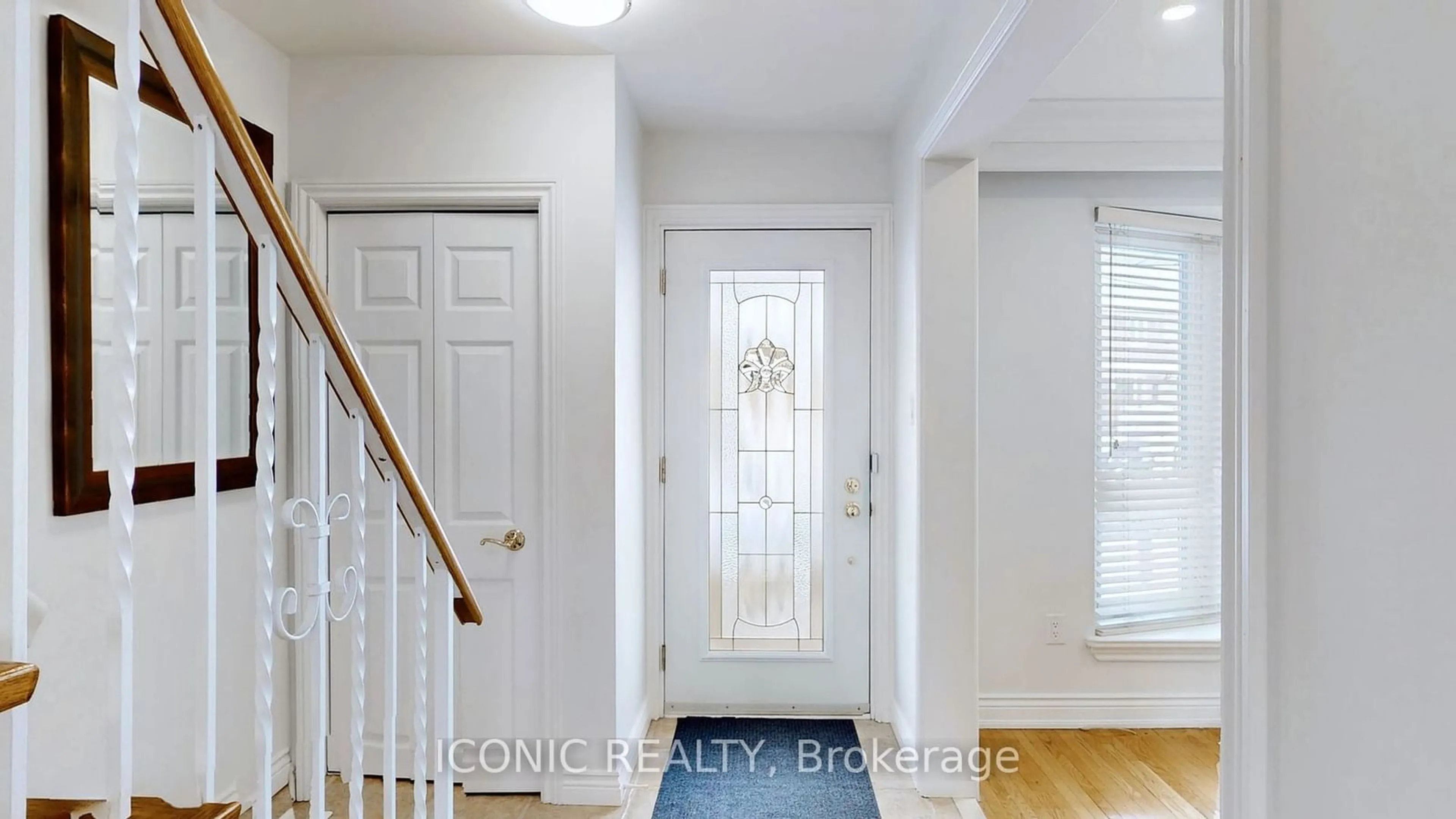 Indoor entryway for 11 Faulkner Cres, Toronto Ontario M9M 2B9