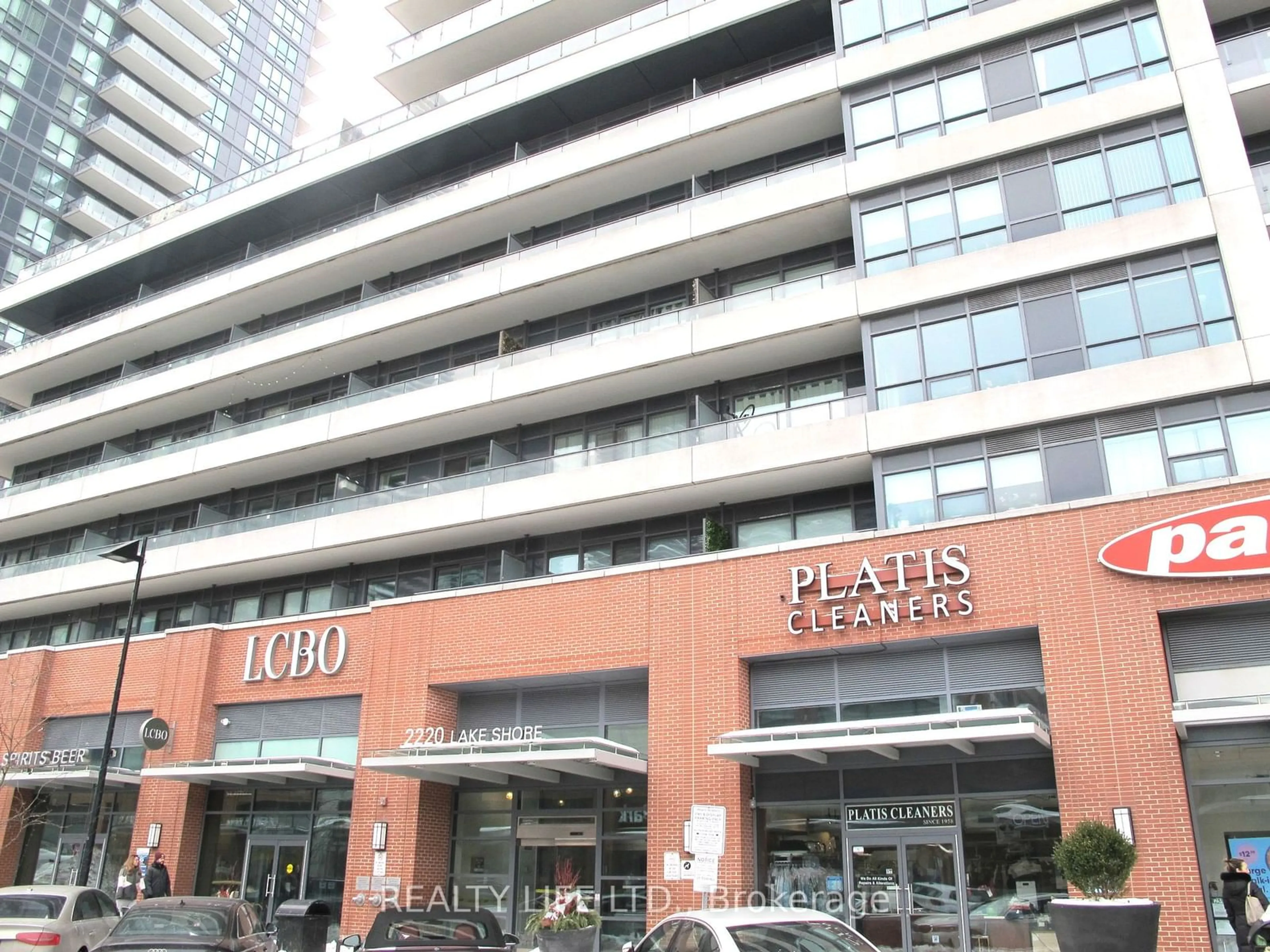 Patio, building for 2220 Lake Shore Blvd #310, Toronto Ontario M8V 0C1