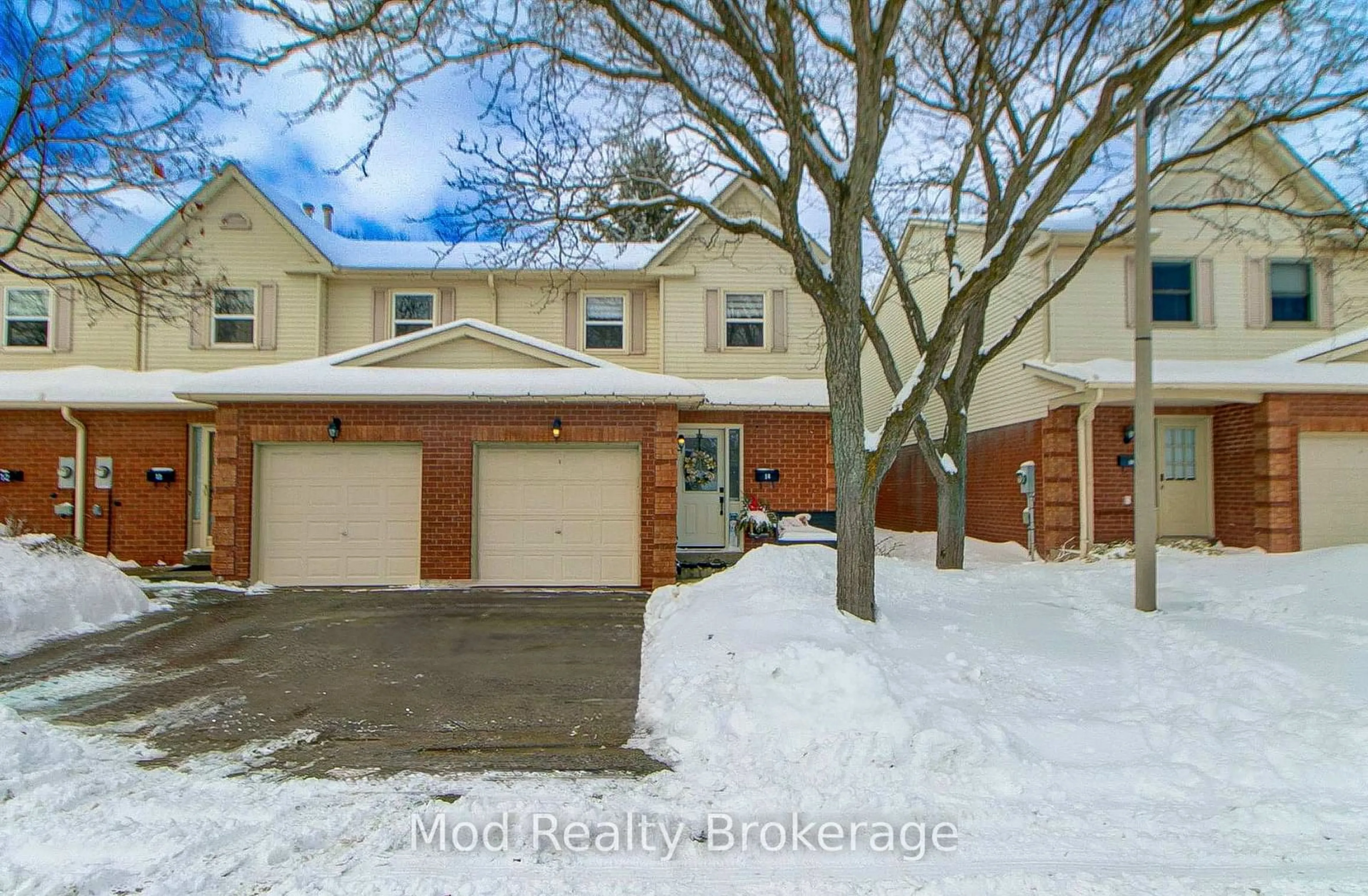 A pic from outside/outdoor area/front of a property/back of a property/a pic from drone, street for 415 River Oaks Blvd #14, Oakville Ontario L6H 5P7