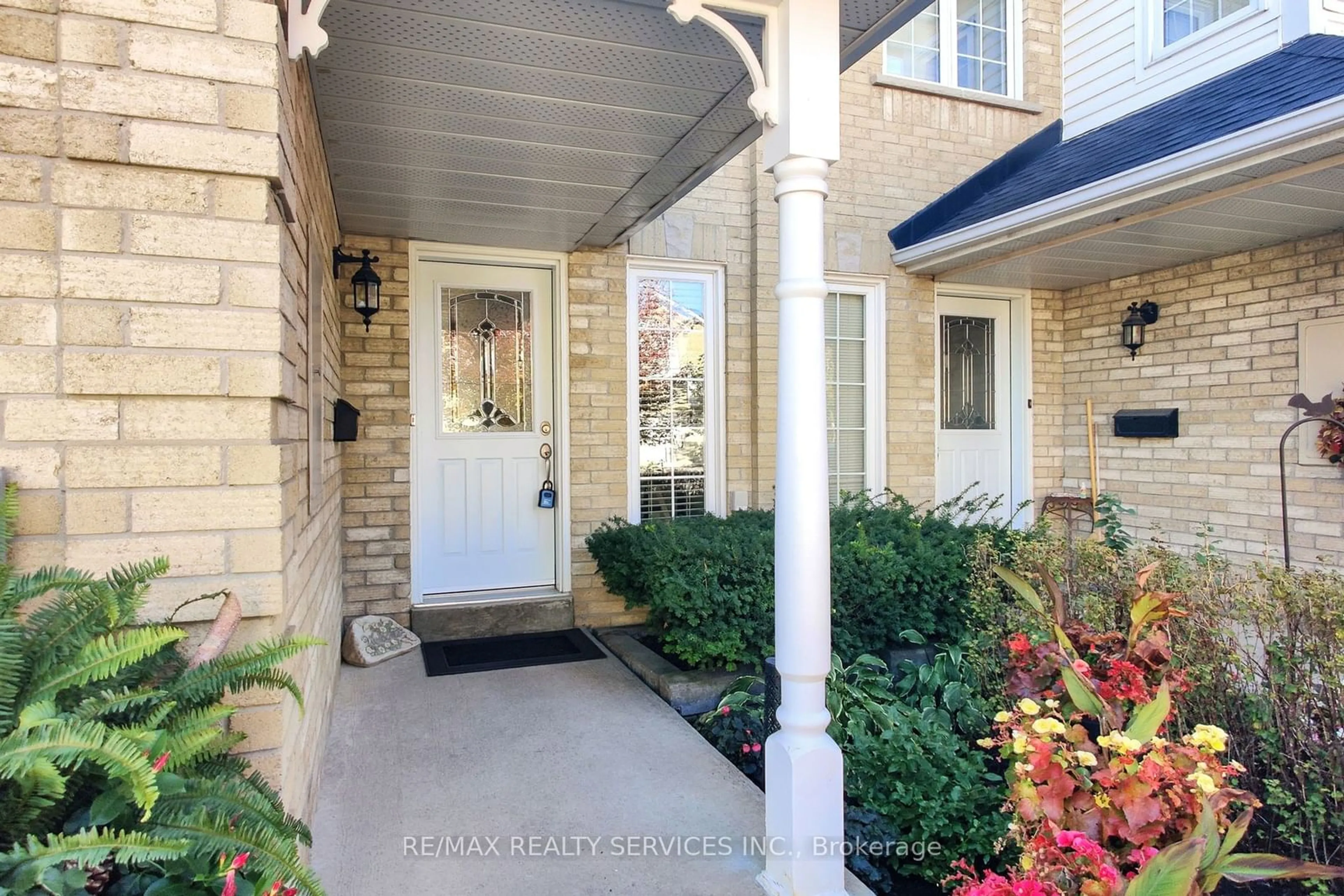 Indoor entryway for 38 Heathcliffe Sq, Brampton Ontario L6S 5P7