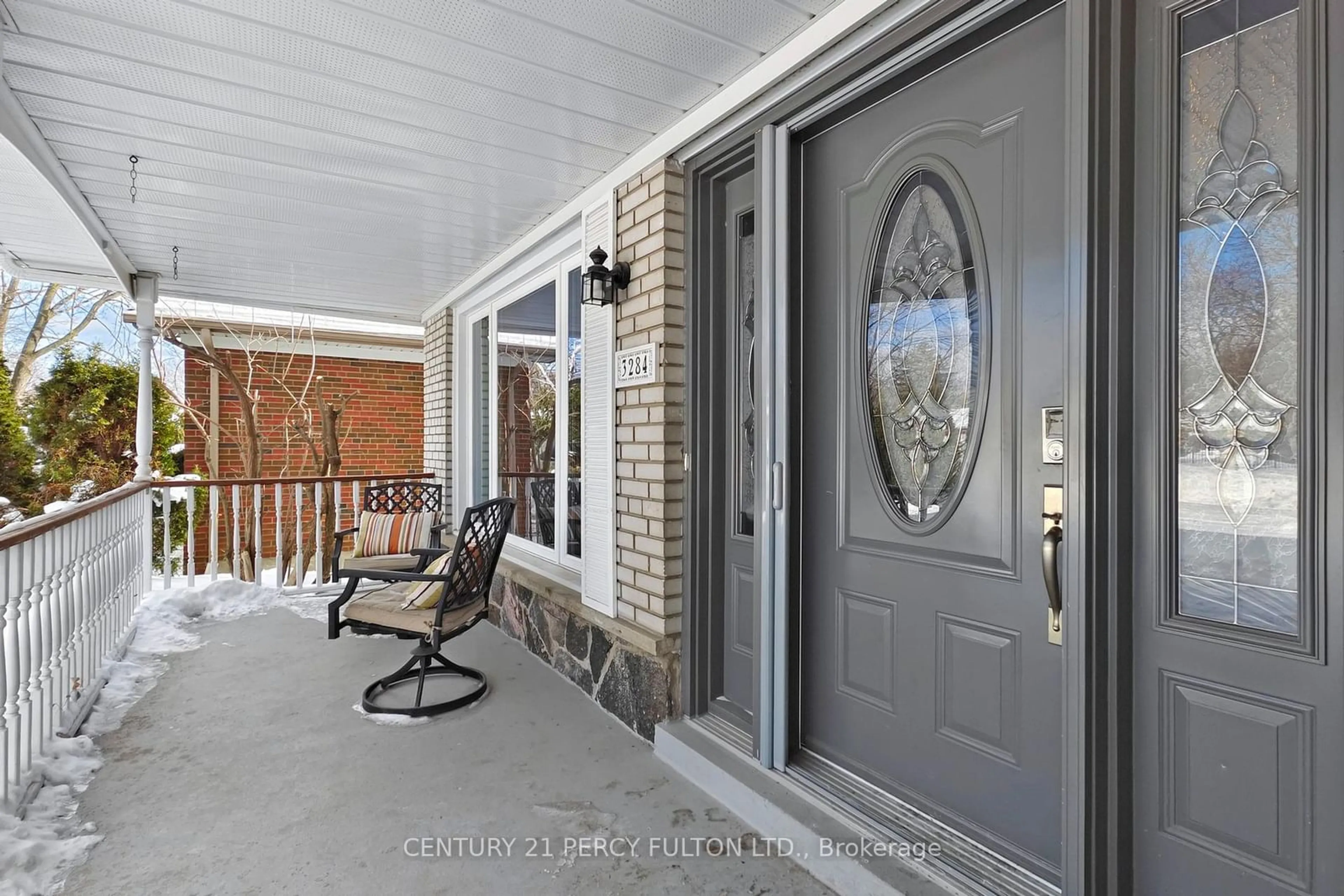 Indoor entryway for 3284 Lonefeather Cres, Mississauga Ontario L4Y 3G5